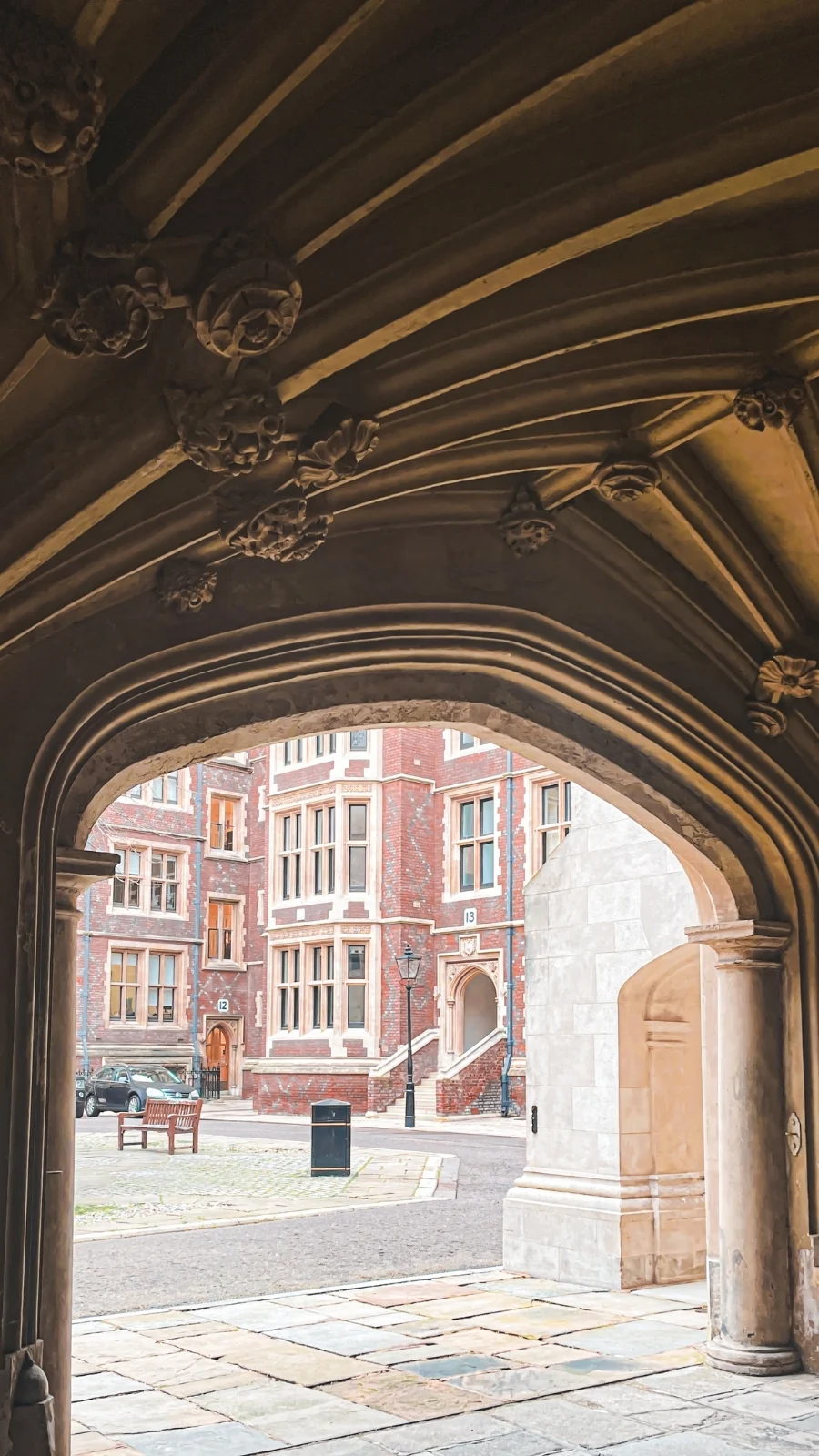 best things to do in fleet street london aesthetic - london travel guide - london bucket list - free things to do in london - city of london travel guide - best hidden gems in london - hidden places in london - most secret places in london - secret things to do in london - secret gardens in london - unusual things to do in london off the beaten path - oldest streets in london - georgian architecture in london - most beautiful streets in london - beautiful neighborhoods in london to walk around stay - historical sites in london medieval