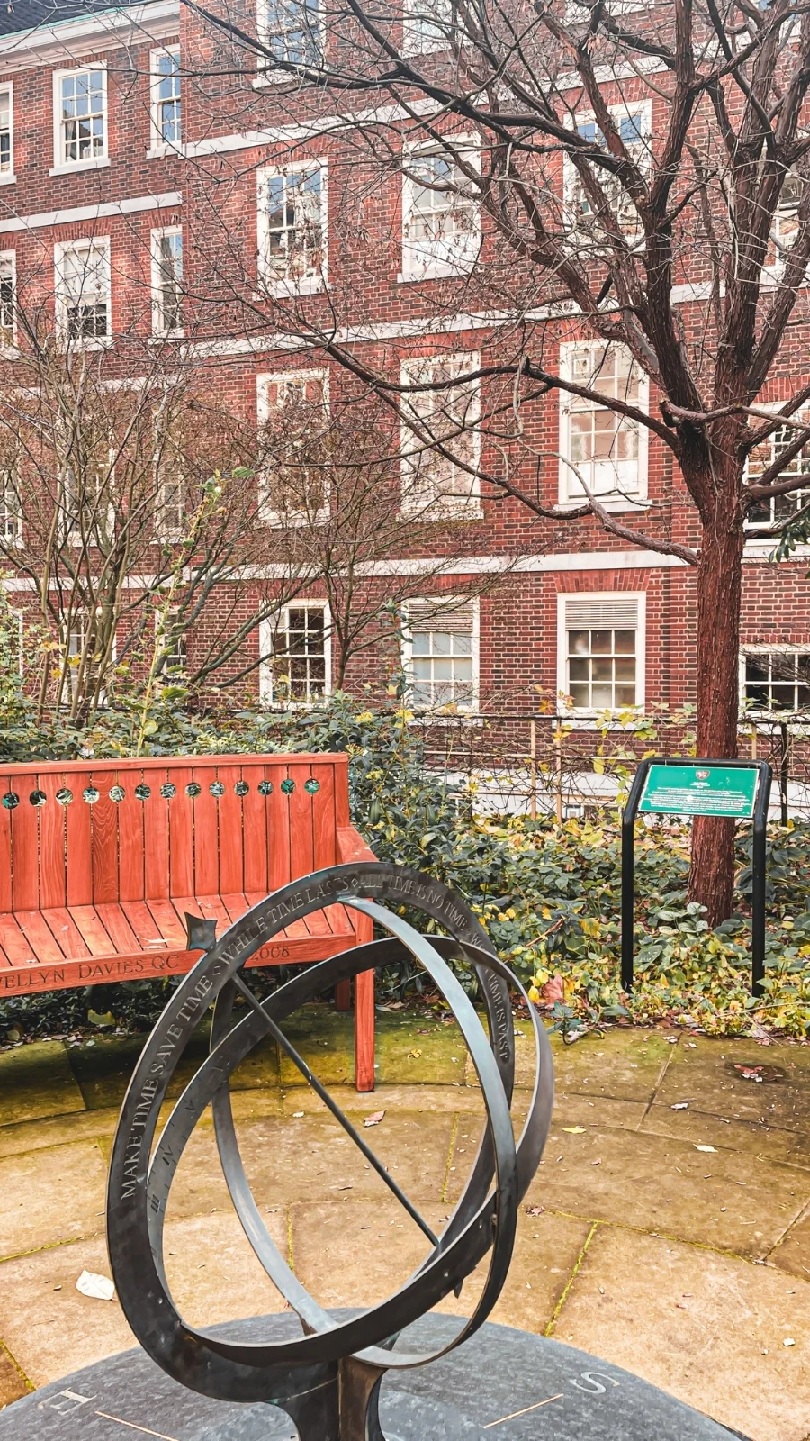 best things to do in fleet street london aesthetic - london travel guide - london bucket list - free things to do in london - city of london travel guide - best hidden gems in london - hidden places in london - most secret places in london - secret things to do in london - secret gardens in london - unusual things to do in london off the beaten path - oldest streets in london - georgian architecture in london - most beautiful streets in london - beautiful neighborhoods in london to walk around stay - historical sites in london medieval - secret courtyards in london