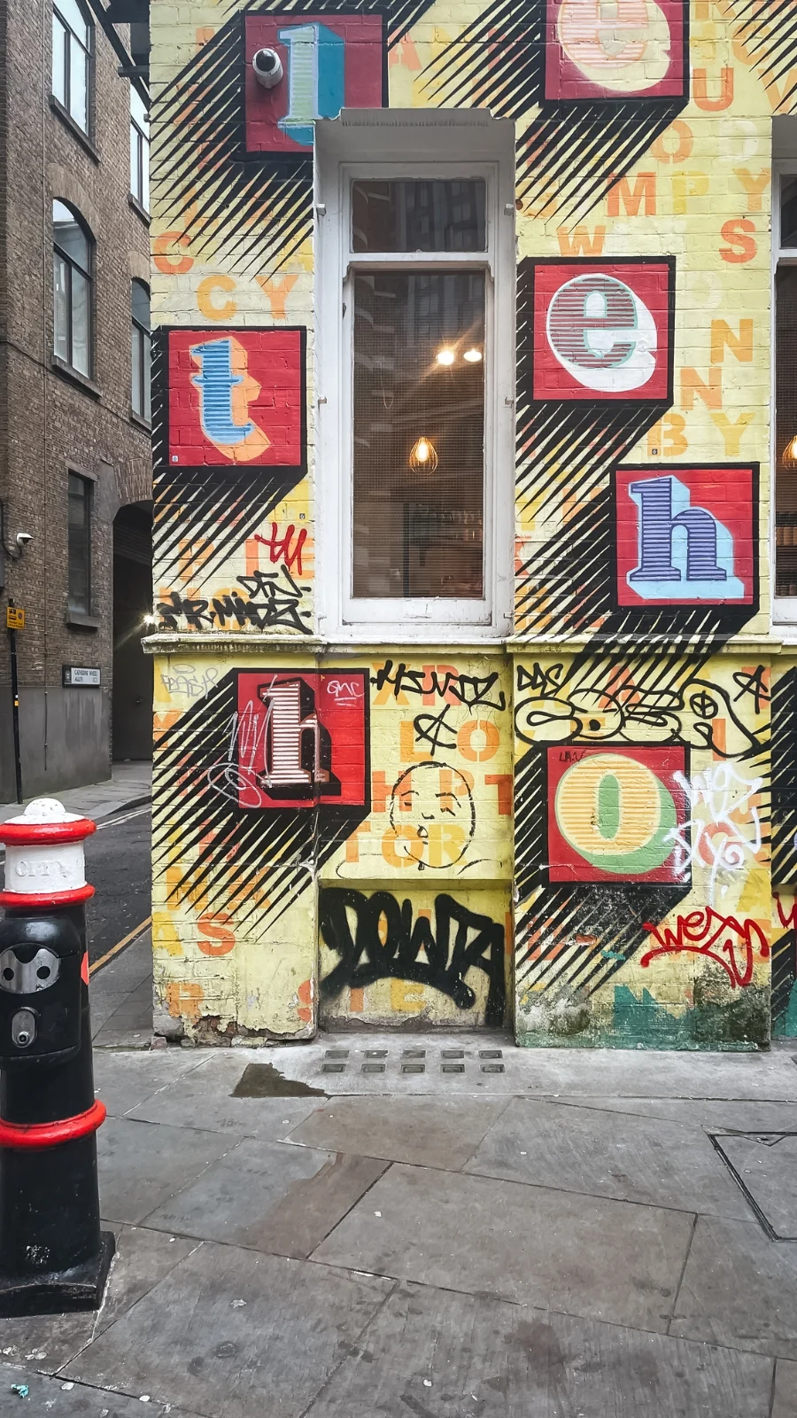 best neighborhoods in london to walk around - spitalfields london aesthetic - old spitalfields market london - london walking tour spitalfields - historic neighborhoods in london - visit spitalfields - beautiful neighborhoods in london - east london neighborhoods - east london travel guide - east london bucket list - best things to do in london - best photo spots in london - free things to do in london near liverpool street - historical sites in london - free things to do in spitalfields london - hidden gems in east london - shoreditch travel guide - spitalfields travel guide - bethnal green travel guide - unique things to do in london - unusual things to do in london off the beaten path - creepy london places - secret alleys in london passageways - secret streets in london
