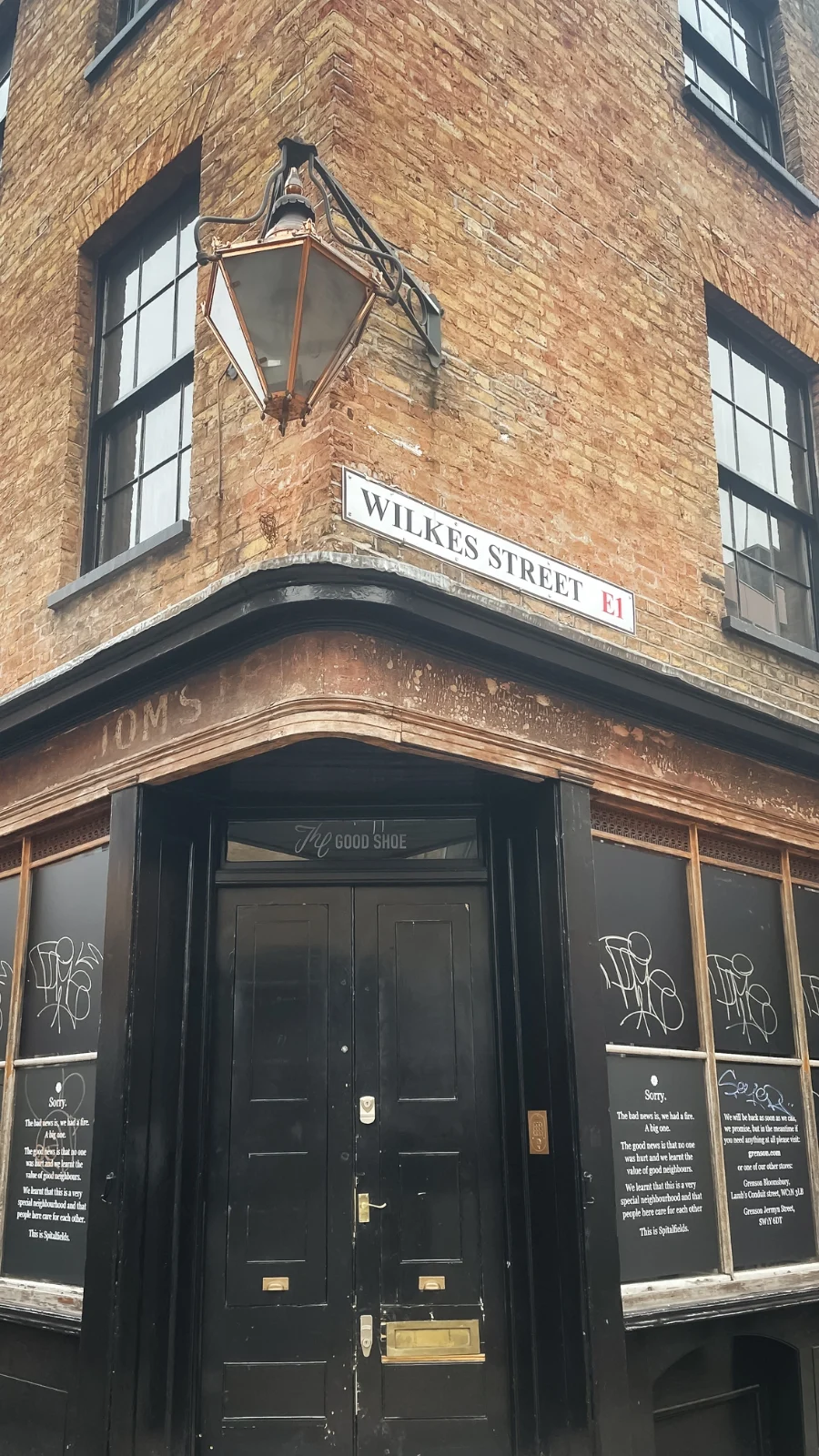 best neighborhoods in london to walk around - spitalfields london aesthetic - old spitalfields market london - london walking tour spitalfields - historic neighborhoods in london - visit spitalfields - beautiful neighborhoods in london - east london neighborhoods - east london travel guide - east london bucket list - best things to do in london - best photo spots in london - free things to do in london near liverpool street - historical sites in london - free things to do in spitalfields london - hidden gems in east london - shoreditch travel guide - spitalfields travel guide - bethnal green travel guide - unique things to do in london - unusual things to do in london off the beaten path - creepy london places - secret alleys in london passageways - secret streets in london