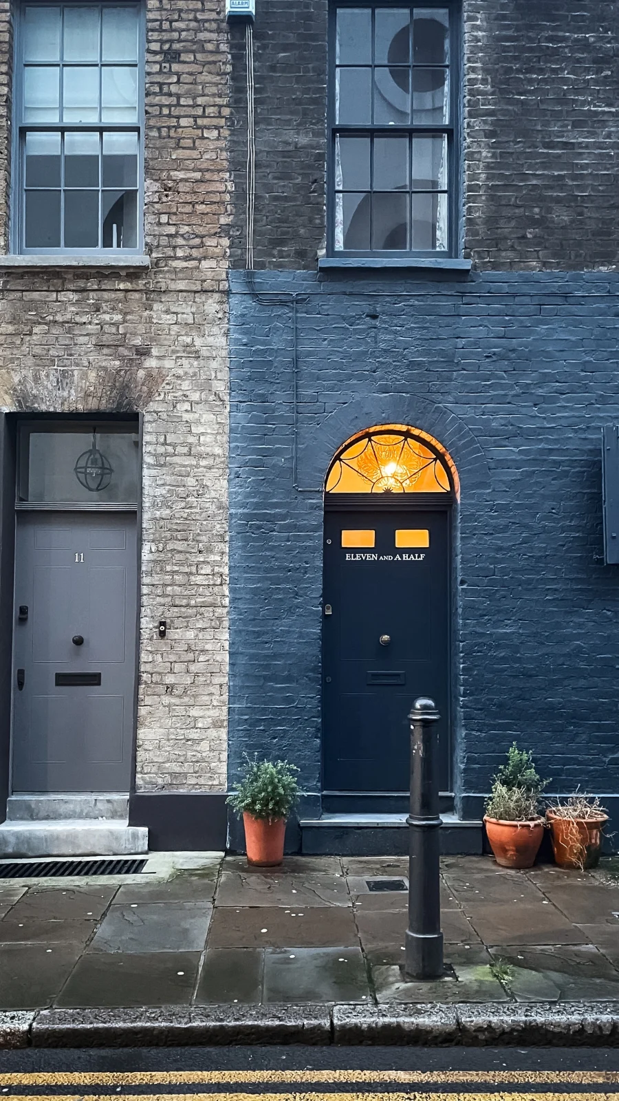 best neighborhoods in london to walk around - spitalfields london aesthetic - old spitalfields market london - london walking tour spitalfields - historic neighborhoods in london - visit spitalfields - beautiful neighborhoods in london - east london neighborhoods - east london travel guide - east london bucket list - best things to do in london - best photo spots in london - free things to do in london near liverpool street - historical sites in london - free things to do in spitalfields london - hidden gems in east london - shoreditch travel guide - spitalfields travel guide - bethnal green travel guide - unique things to do in london - unusual things to do in london off the beaten path - creepy london places - secret alleys in london passageways - secret streets in london