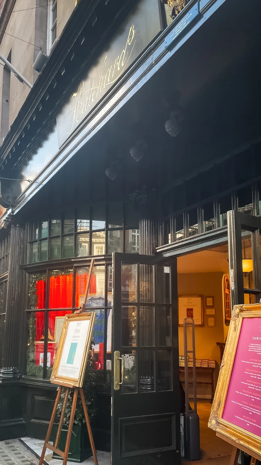best london bookstores aesthetic - beautiful bookshops in london - literary london itinerary - bookish places in london - most unique places to visit in london for book lovers - london book itinerary - secret things to do in london off the beaten path - london itinerary budget - books set in london - london book locations - best places to eat in london - book inspired places in london - magical places in london - shakespeare places in london - romeo and juliet in london 