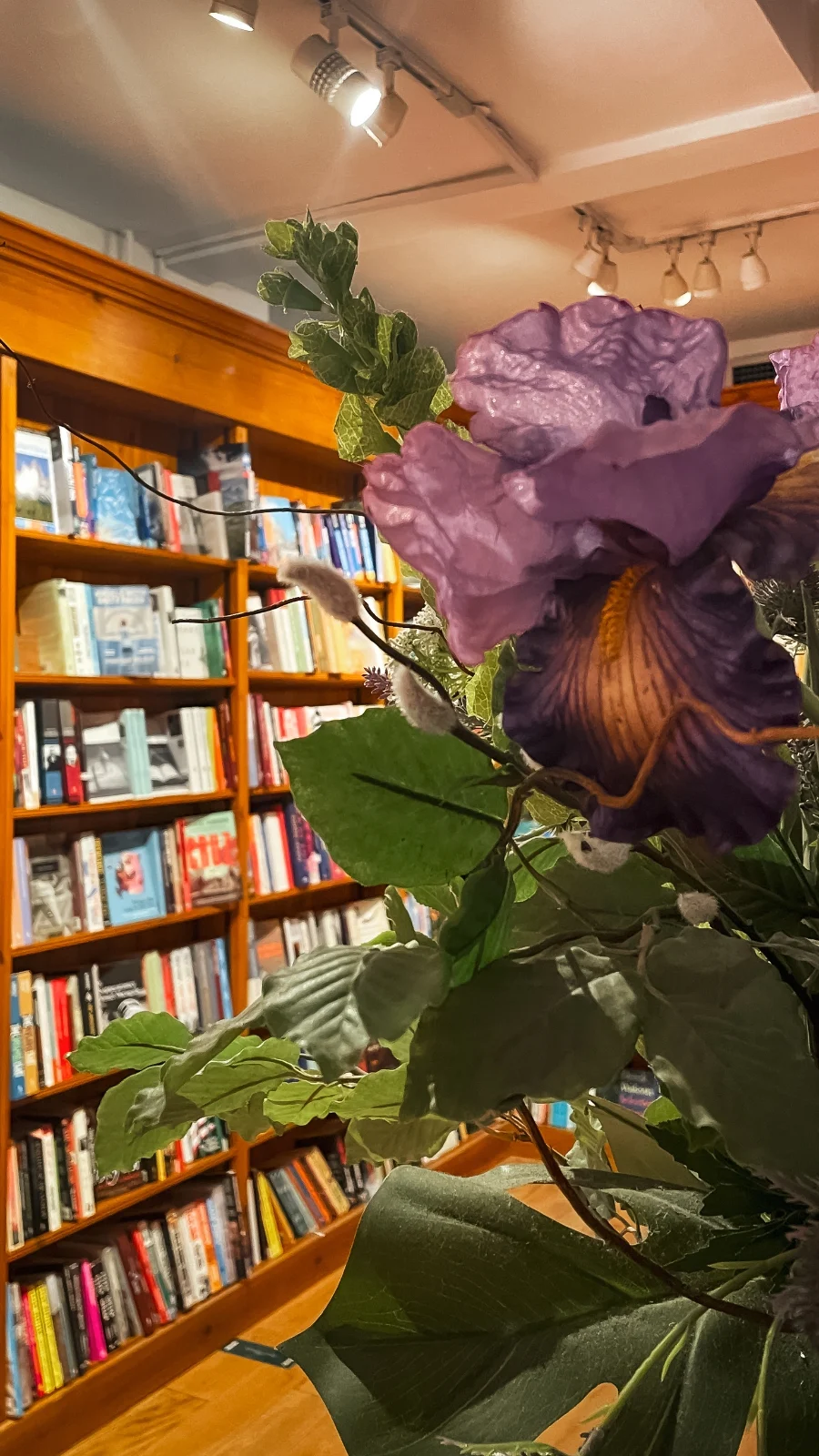 best london bookstores aesthetic - beautiful bookshops in london - literary london itinerary - bookish places in london - most unique places to visit in london for book lovers - london book itinerary - secret things to do in london off the beaten path - london itinerary budget - books set in london - london book locations - best places to eat in london - book inspired places in london - magical places in london - shakespeare places in london - romeo and juliet in london 