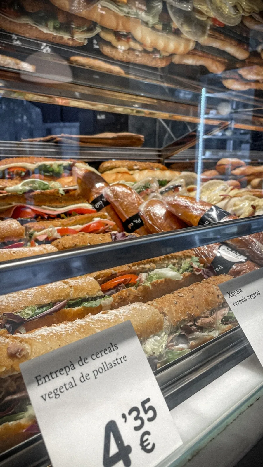 best cafes in barcelona spain - best breakfast in barcelona aesthetic - barcelona travel guide - best restaurants in barcelona bucket list - barcelona hidden food gems - best places to eat in barcelona off the beaten path - best brunch in barcelona - best coffee shops in barcelona cute cafes - best things to do in barcelona - best places to visit in barcelona 
