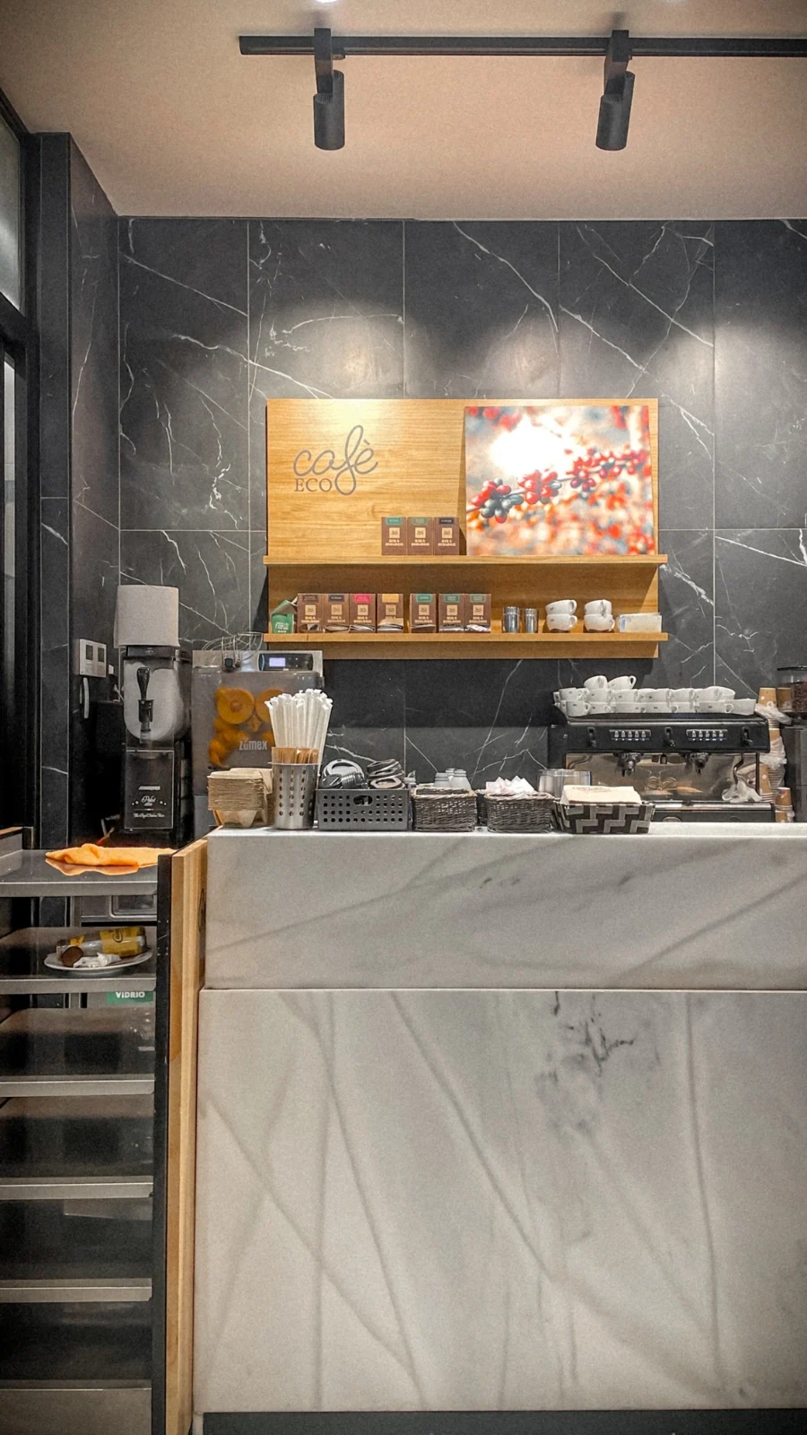 best cafes in barcelona spain - best breakfast in barcelona aesthetic - barcelona travel guide - best restaurants in barcelona bucket list - barcelona hidden food gems - best places to eat in barcelona off the beaten path - best brunch in barcelona - best coffee shops in barcelona cute cafes - best things to do in barcelona - best places to visit in barcelona 