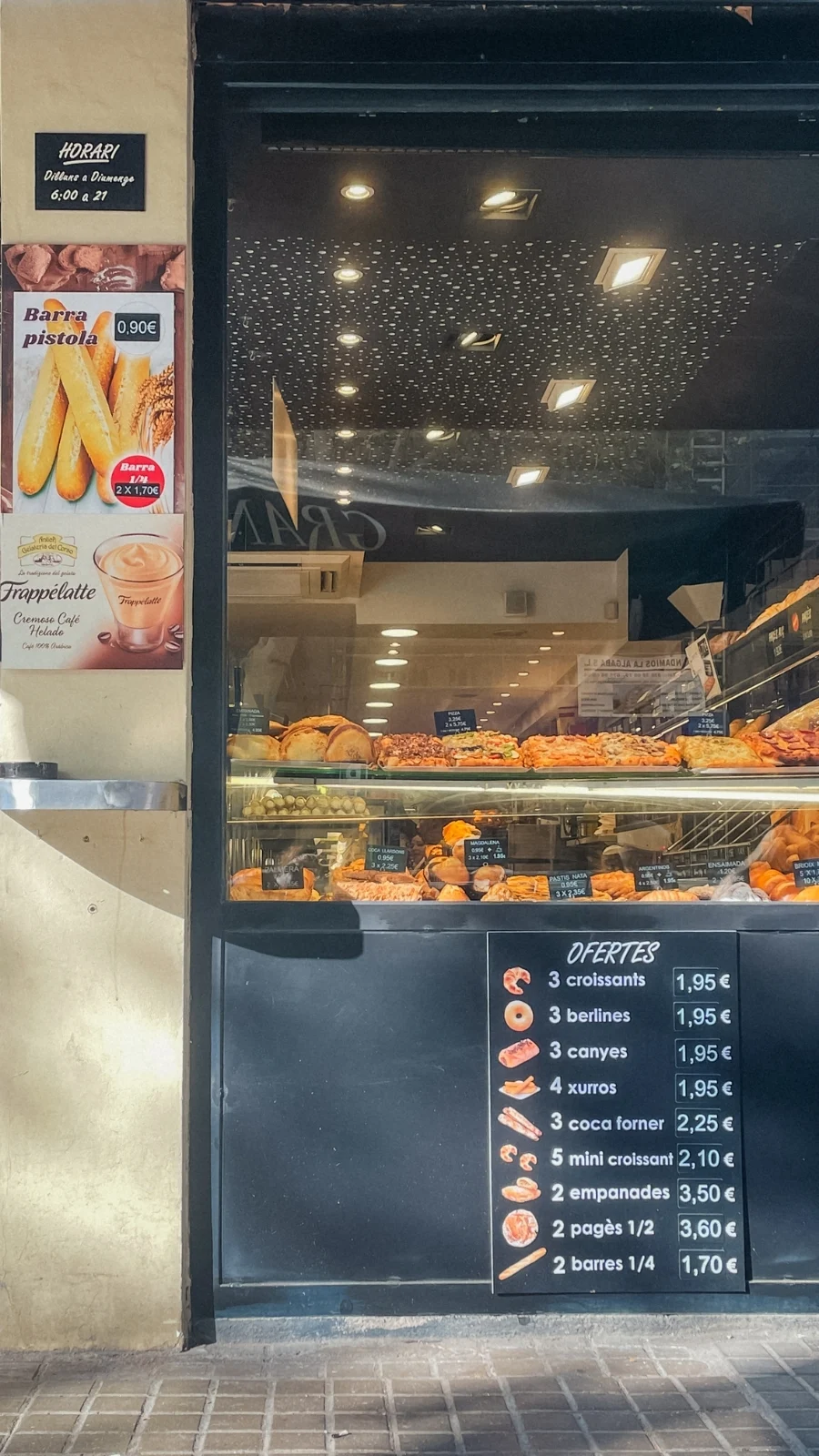 best cafes in barcelona spain - best breakfast in barcelona aesthetic - barcelona travel guide - best restaurants in barcelona bucket list - barcelona hidden food gems - best places to eat in barcelona off the beaten path - best brunch in barcelona - best coffee shops in barcelona cute cafes - best things to do in barcelona - best places to visit in barcelona 