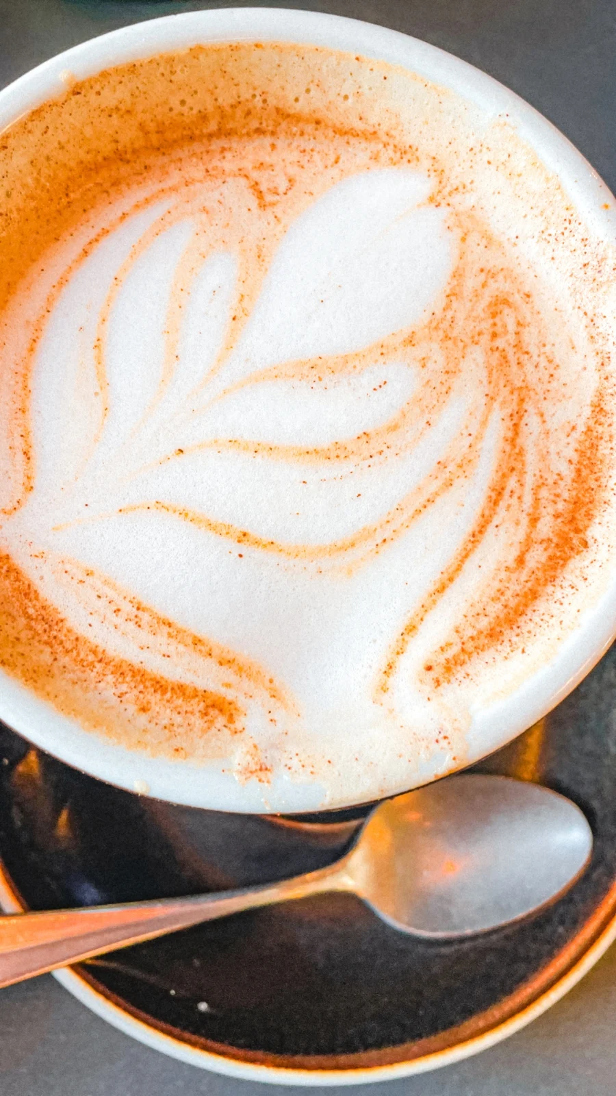 best cafes in london chai latte - best coffee shops in london - best places to have breakfast in london - best latte in london - best colorful latte in london - cute cafes in london - london food guide - london cafes guide - london travel guide - london hidden food gems - london food bucket list