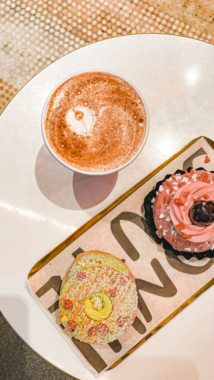 best cafes in london chai latte - best coffee shops in london - best places to have breakfast in london - best latte in london - best colorful latte in london - cute cafes in london - london food guide - london cafes guide - london travel guide - london hidden food gems - london food bucket list