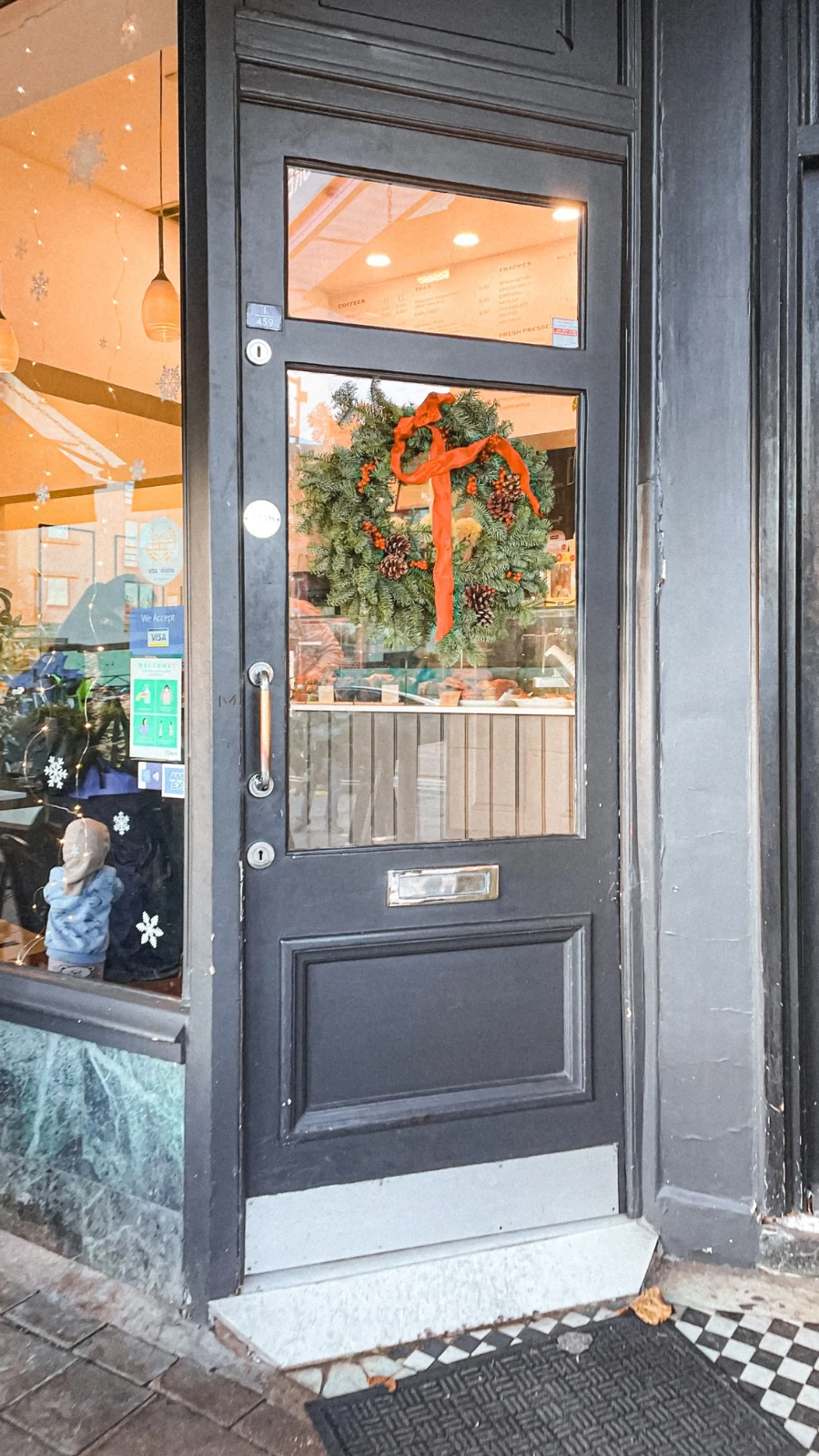 best cafes in london chai latte - best coffee shops in london - best places to have breakfast in london - best latte in london - best colorful latte in london - cute cafes in london - london food guide - london cafes guide - london travel guide - london hidden food gems - london food bucket list