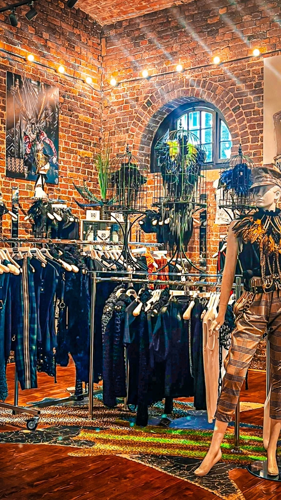 best shops in london shopping guide - best shopping in camden town - best shops in camden town - best things to do in camden town aesthetic - london travel guide - london bucket list - best things to do in london - best stores in london - beautiful places in london - best vintage shops in london - best markets in london