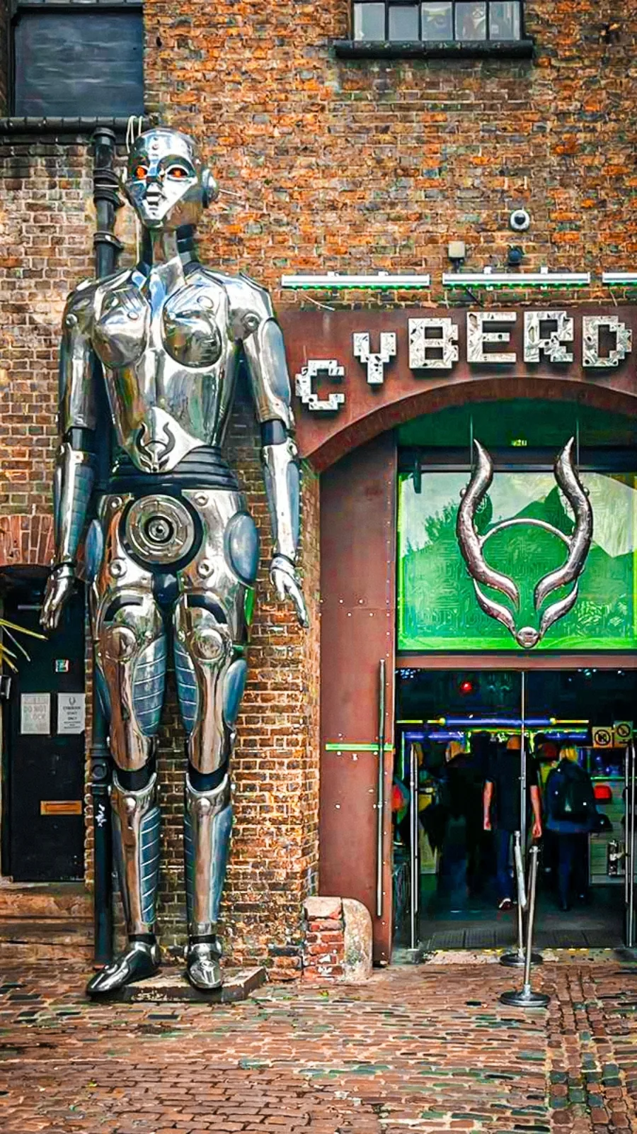 best shops in london shopping guide - best shopping in camden town - best shops in camden town - best things to do in camden town aesthetic - london travel guide - london bucket list - best things to do in london - best stores in london - beautiful places in london - best vintage shops in london - best markets in london - best charity shops in london