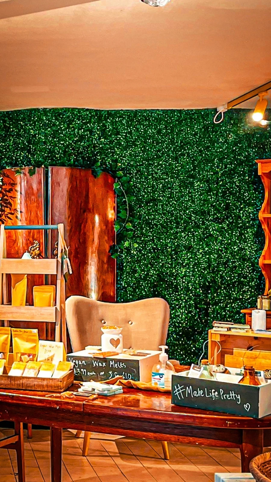 best shops in london shopping guide - best shopping in camden town - best shops in camden town - best things to do in camden town aesthetic - london travel guide - london bucket list - best things to do in london - best stores in london - beautiful places in london - best vintage shops in london - best markets in london