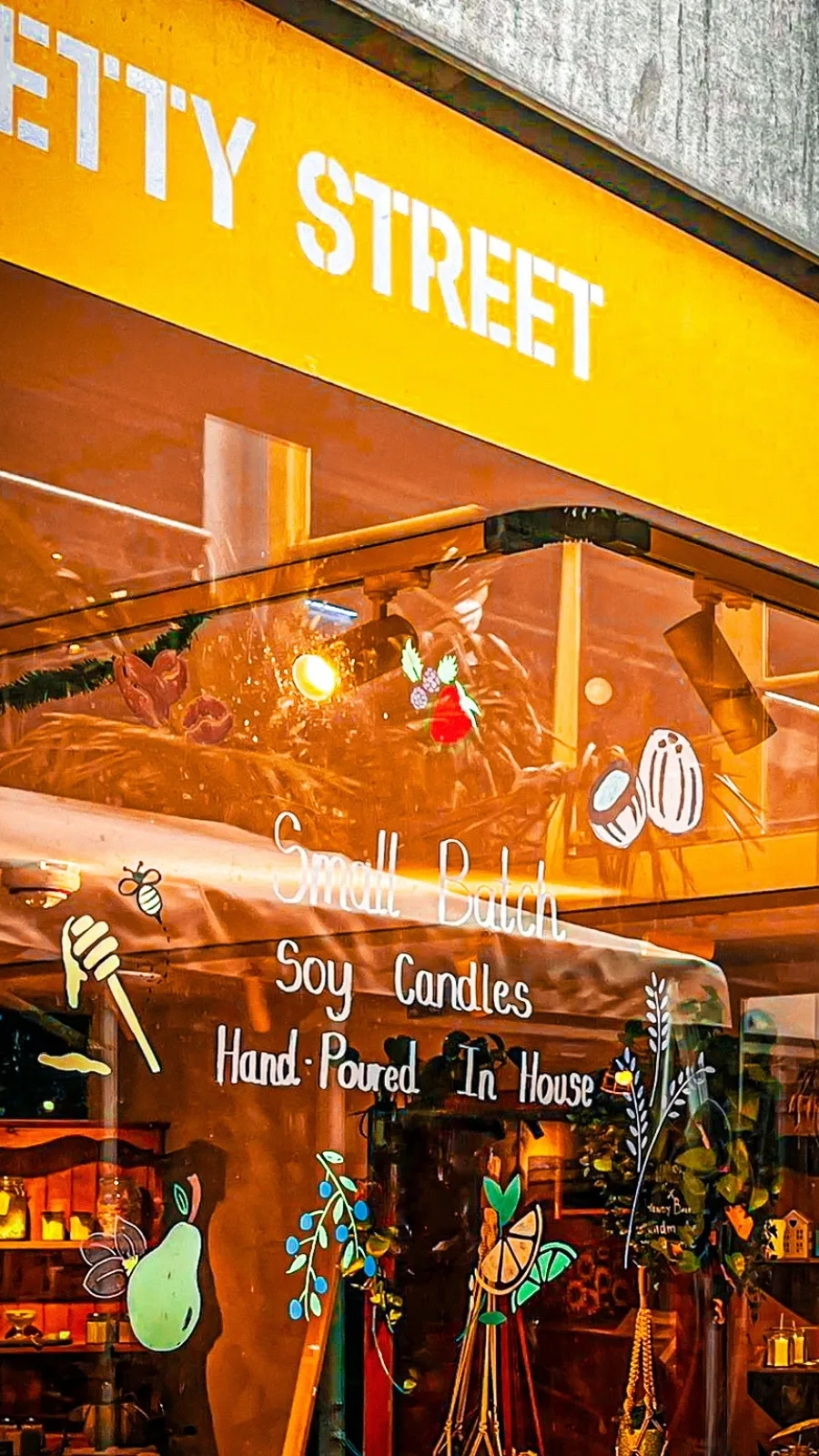 best shops in london shopping guide - best shopping in camden town - best shops in camden town - best things to do in camden town aesthetic - london travel guide - london bucket list - best things to do in london - best stores in london - beautiful places in london - best vintage shops in london - best markets in london