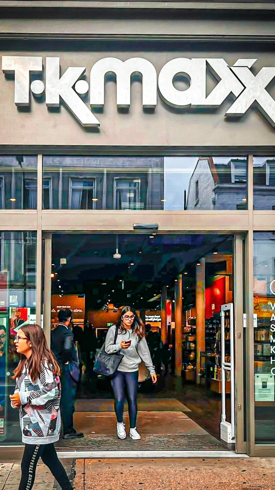 best shops in london shopping guide - best shopping in camden town - best shops in camden town - best things to do in camden town aesthetic - london travel guide - london bucket list - best things to do in london - best stores in london - beautiful places in london - best vintage shops in london - best markets in london
