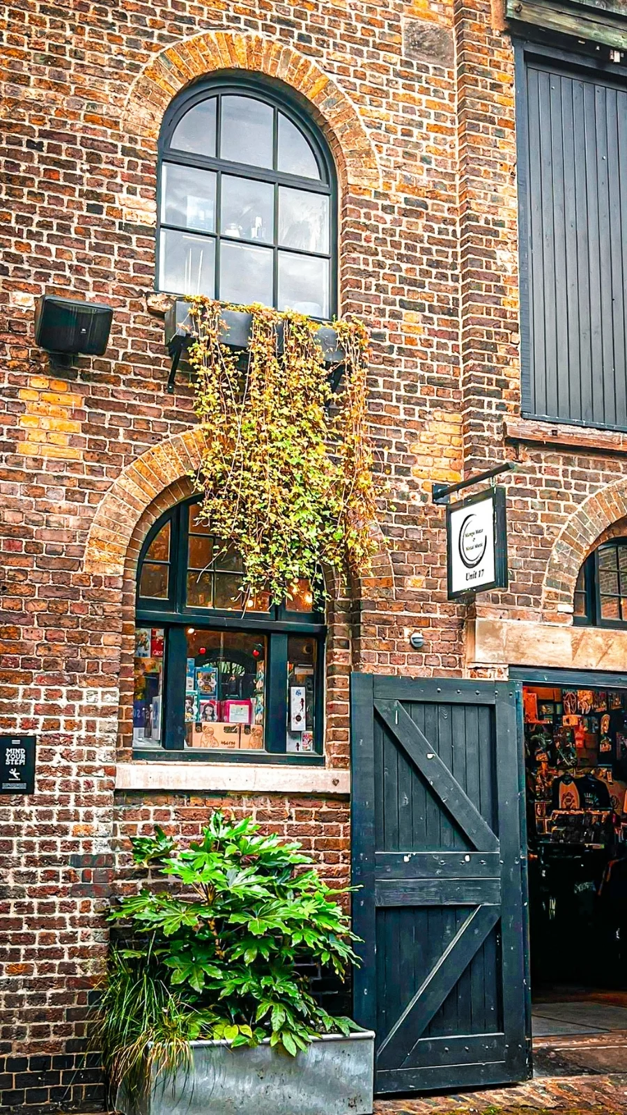 best shops in london shopping guide - best shopping in camden town - best shops in camden town - best things to do in camden town aesthetic - london travel guide - london bucket list - best things to do in london - best stores in london - beautiful places in london - best vintage shops in london - best markets in london