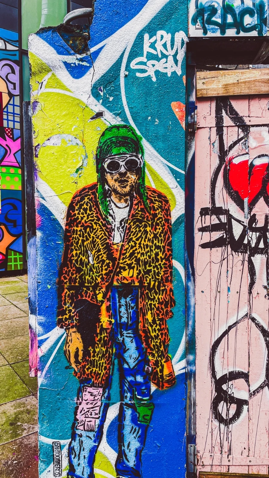 best street art in london street art spots - london travel guide - london bucket list - best things to do in london off the beaten path - secret places in london - best places to see street art in london on a budget - free things to do in london hidden gems - best street art streets in london aesthetic - best street art in brick lane - best street art in shoreditch - best street art in camden town - best street art in soho central london