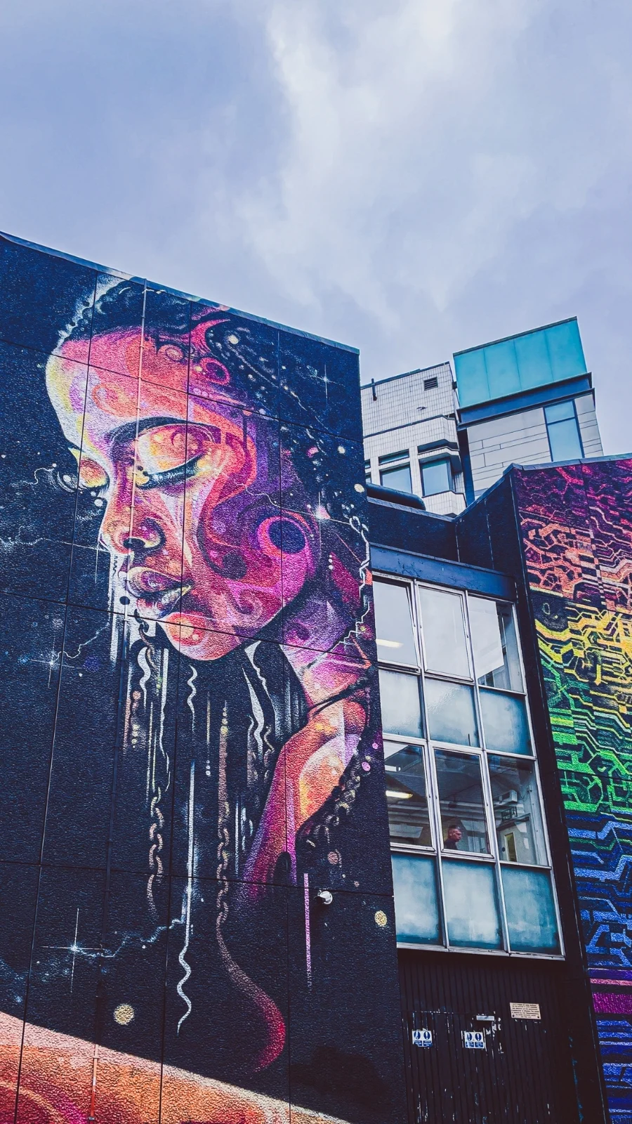 best street art in london street art spots - london travel guide - london bucket list - best things to do in london off the beaten path - secret places in london - best places to see street art in london on a budget - free things to do in london hidden gems - best street art streets in london aesthetic - best street art in brick lane - best street art in shoreditch - best street art in camden town - best street art in soho central london