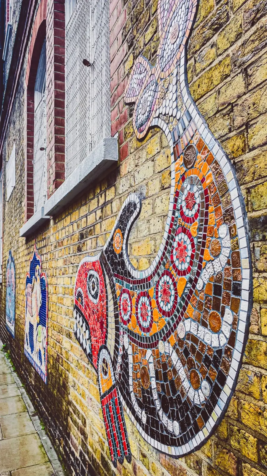 best street art in london street art spots - london travel guide - london bucket list - best things to do in london off the beaten path - secret places in london - best places to see street art in london on a budget - free things to do in london hidden gems - best street art streets in london aesthetic - best street art in brick lane - best street art in shoreditch - best street art in camden town - best street art in soho central london