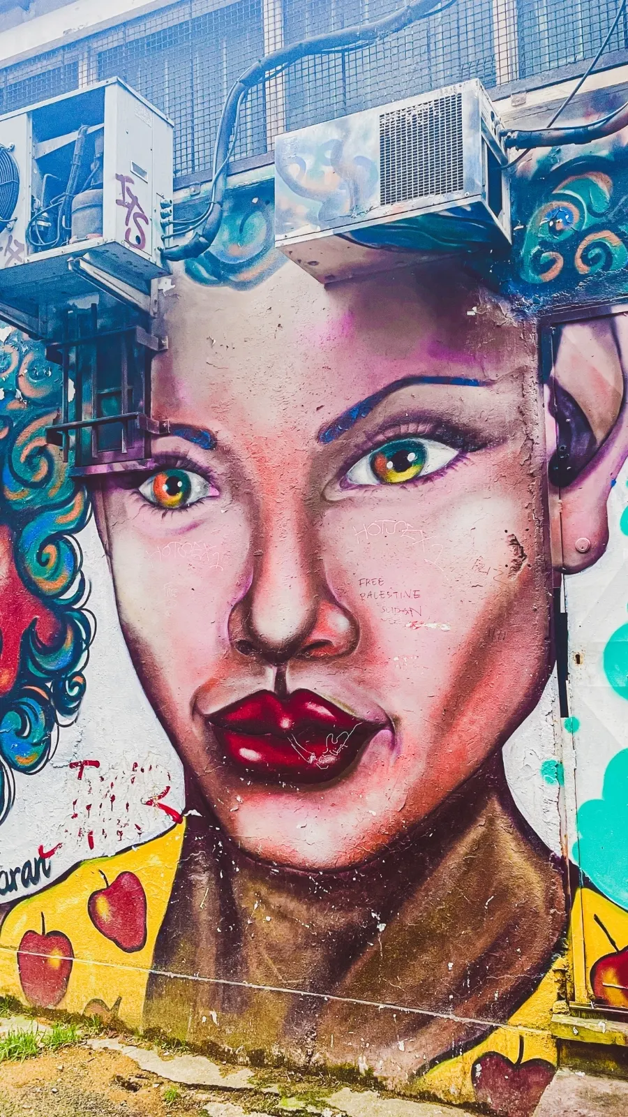 best street art in london street art spots - london travel guide - london bucket list - best things to do in london off the beaten path - secret places in london - best places to see street art in london on a budget - free things to do in london hidden gems - best street art streets in london aesthetic - best street art in brick lane - best street art in shoreditch - best street art in camden town - best street art in soho central london