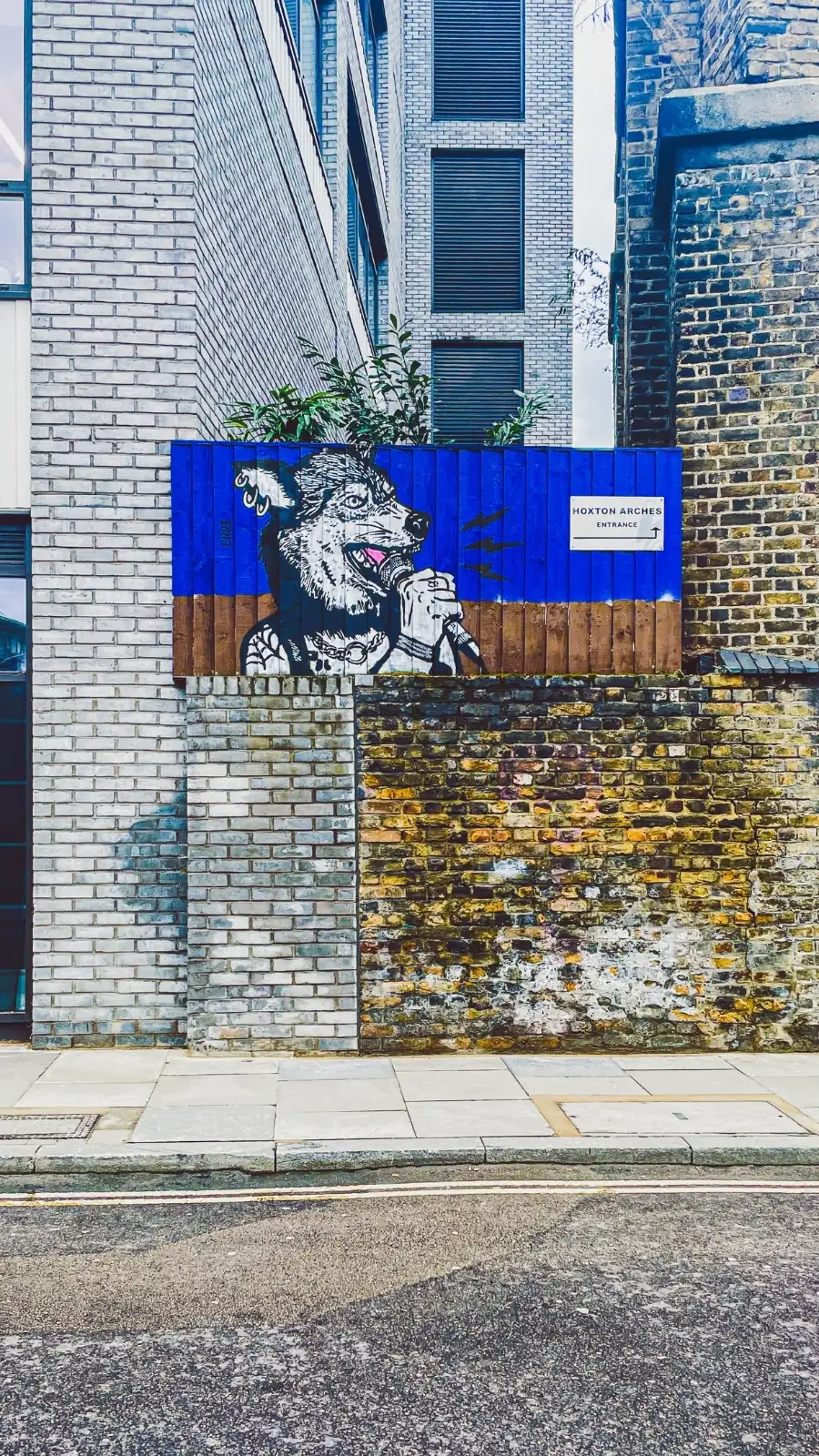 best street art in london street art spots - london travel guide - london bucket list - best things to do in london off the beaten path - secret places in london - best places to see street art in london on a budget - free things to do in london hidden gems - best street art streets in london aesthetic - best street art in brick lane - best street art in shoreditch - best street art in camden town - best street art in soho central london