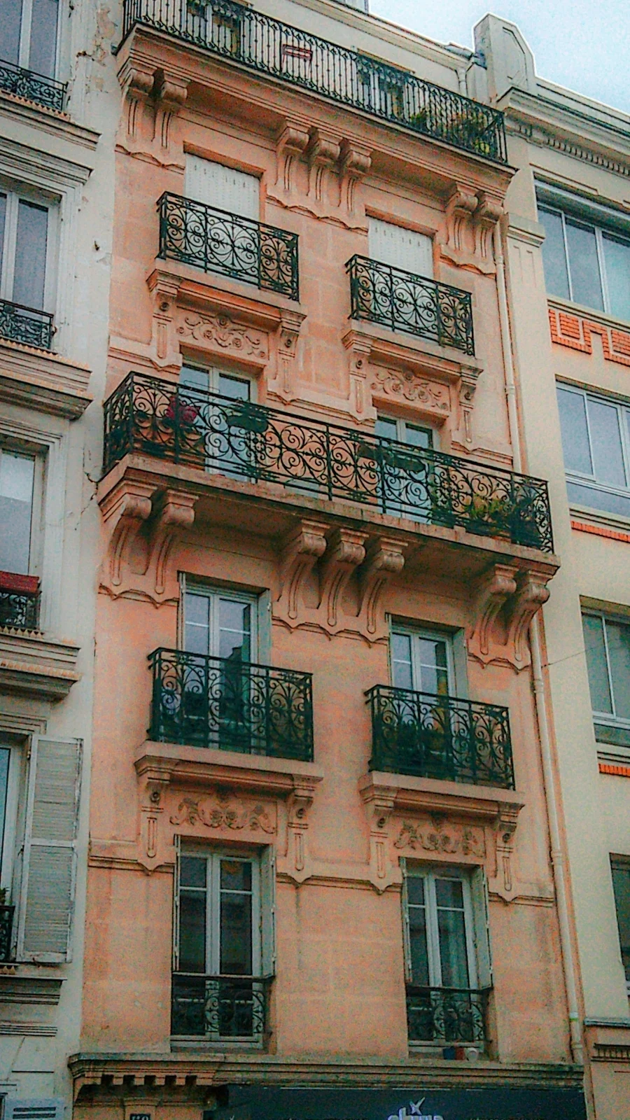 Beautiful Streets in Paris: Rue Lepic