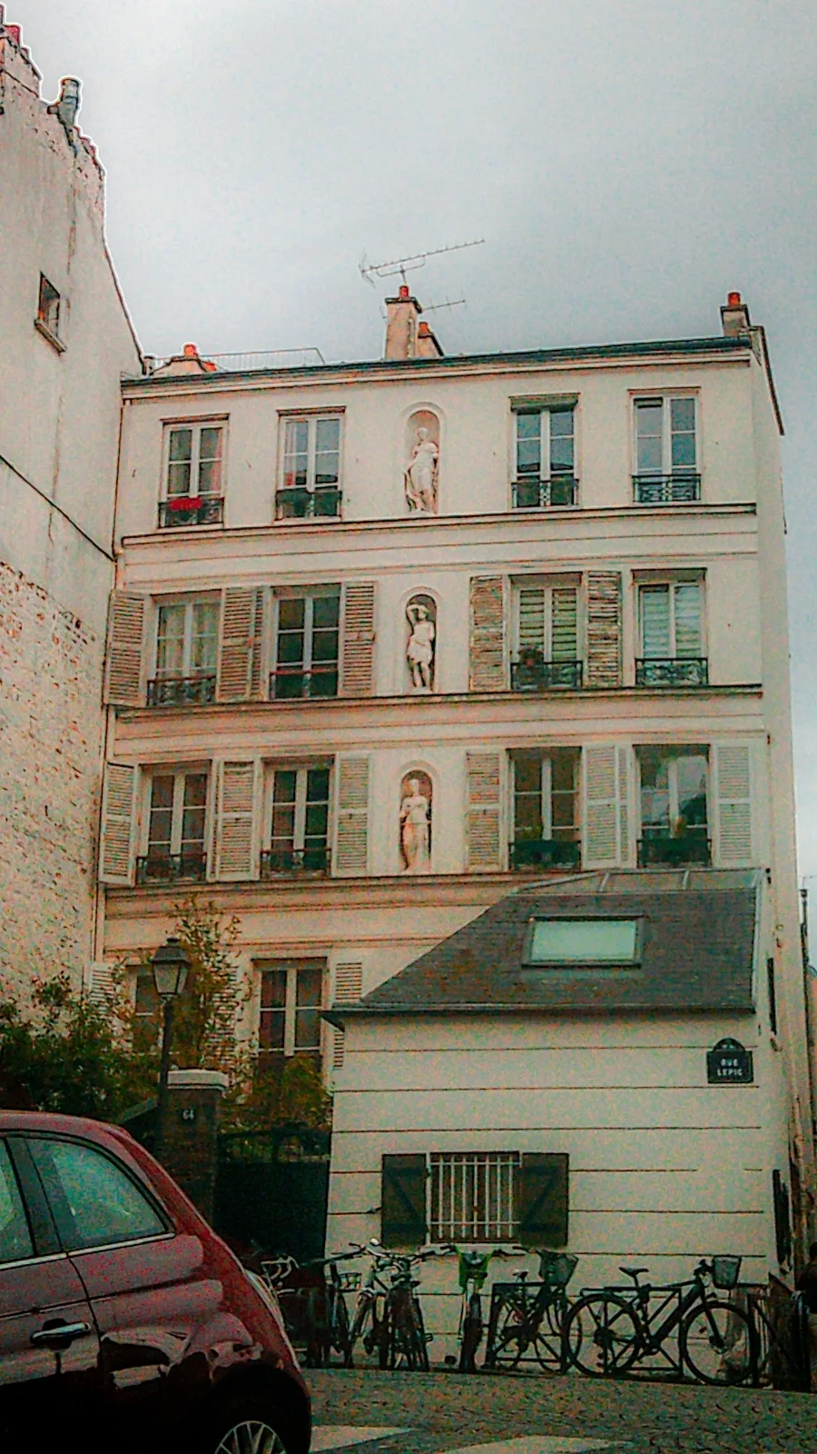 Beautiful Streets in Paris: Rue Lepic