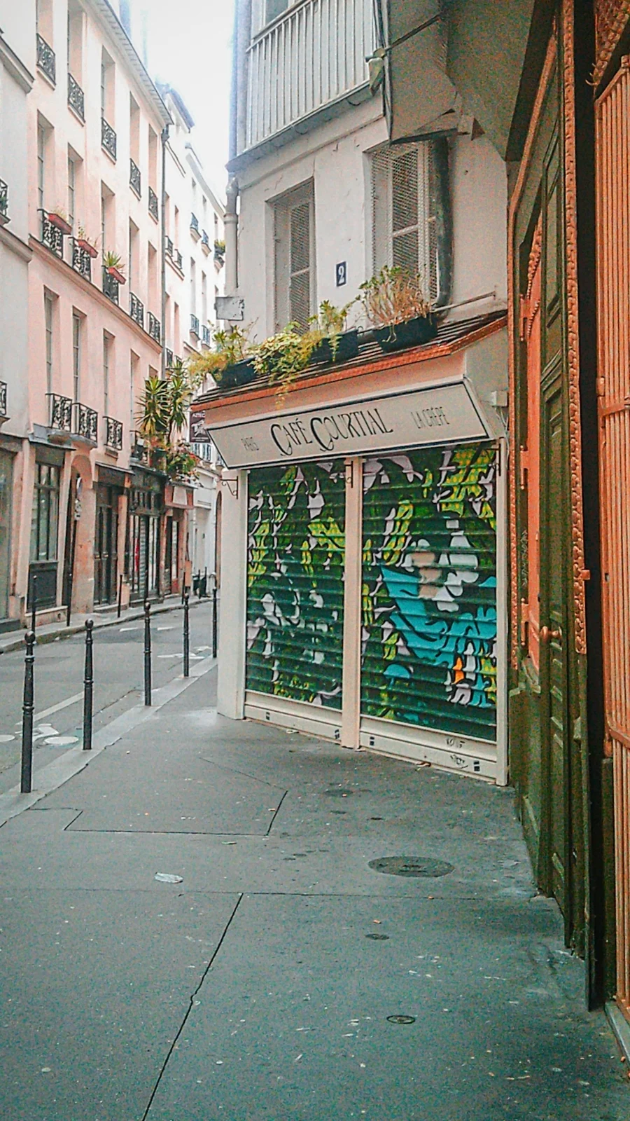 aesthetic streets in paris to visit - free things to do in paris france - le marais neighborhood