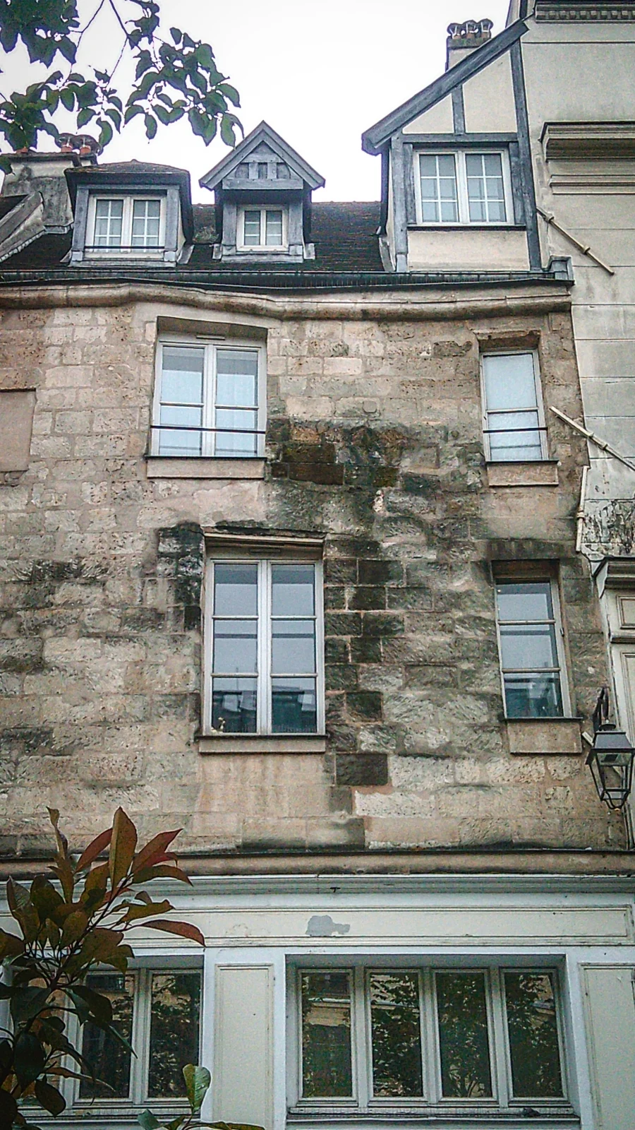 Pretty Streets in Paris to Walk Around: Rue Saint-Antoine