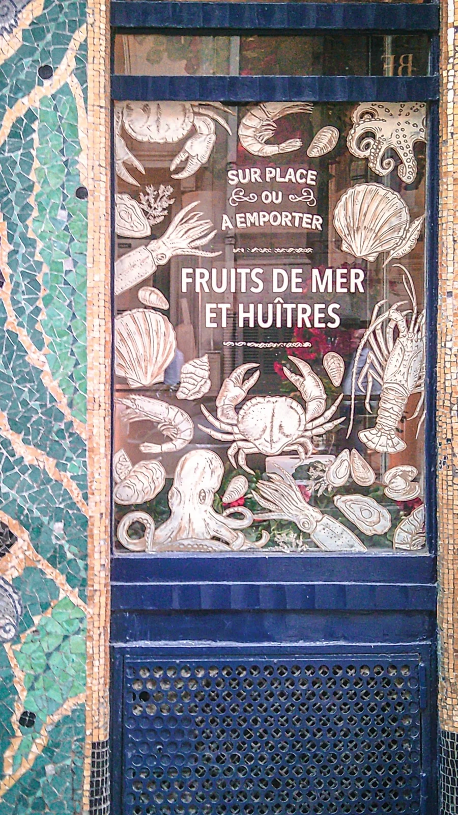 Pretty Streets in Paris to Walk Around: Rue Saint-Antoine