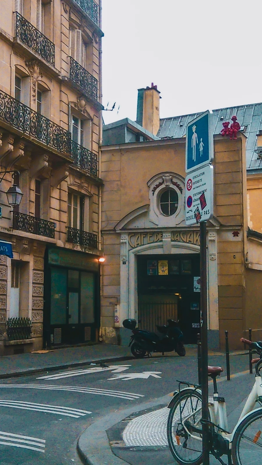 aesthetic streets in paris to visit - free things to do in paris france - le marais neighborhood