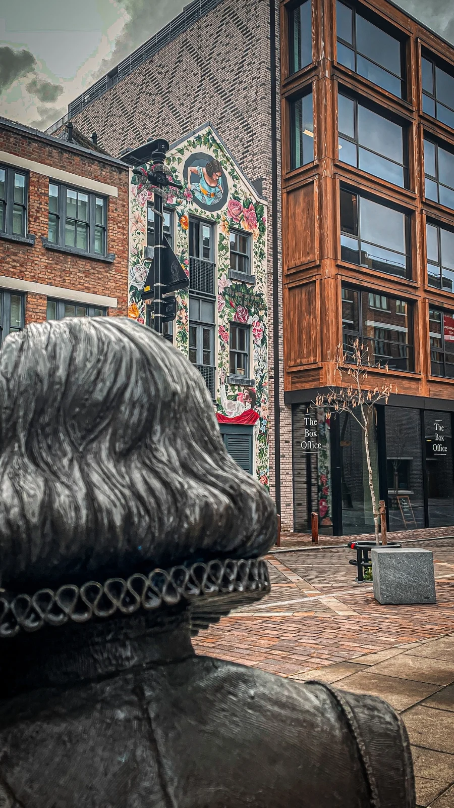 bookish locations in london - shakespeare sculptures in london and statues - literary locations in london shoreditch new inn broadway romeo juliet