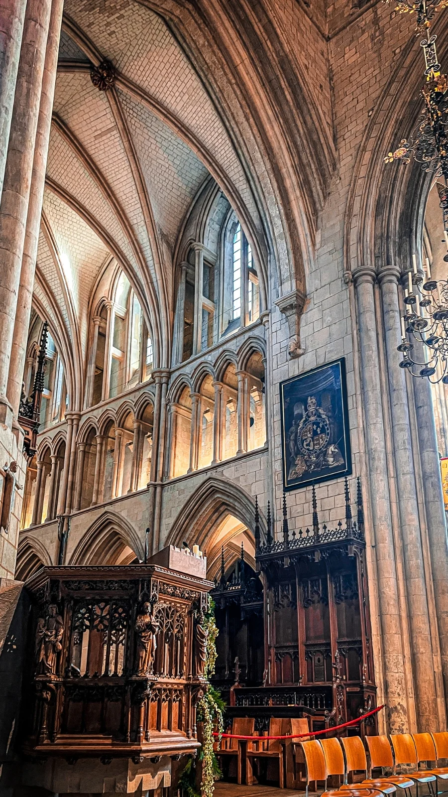 bookish locations in london - shakespeare sculptures in london and statues - literary locations - southwark cathedral