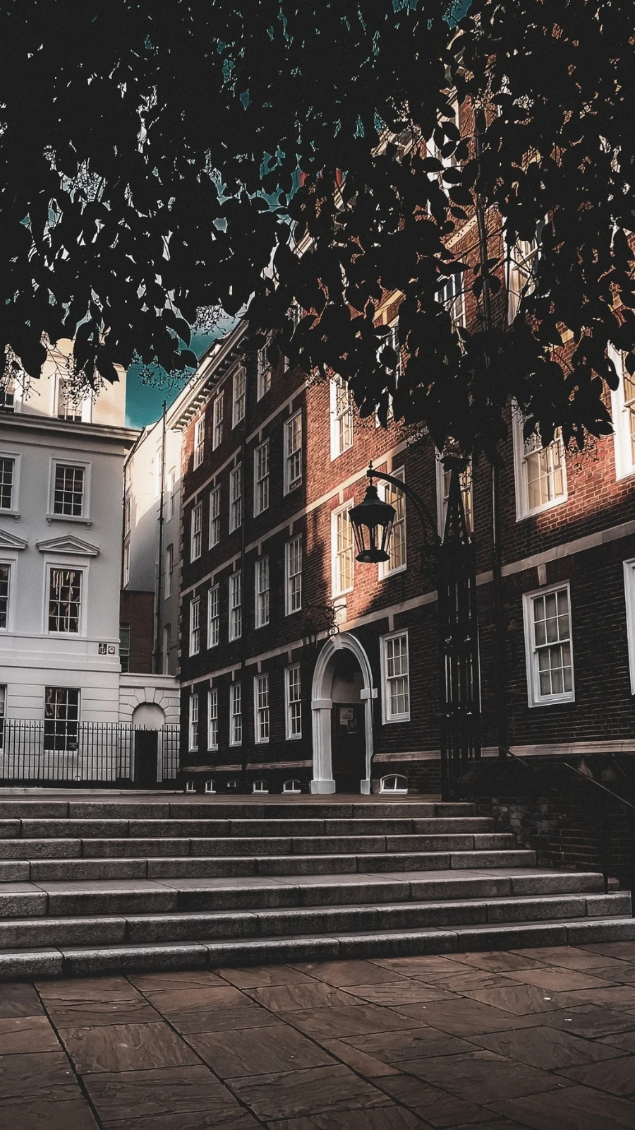 unusual london itinerary - dark academia places in london aesthetic - dark academia aesthetic - magical places in london - free things to do in london off the beaten path - best things to do in london on a budget - creepy places in london - secret places in london - unique things to do in london with kids - unusual things to do in london with teens - historical sites in london - medieval sites in london - secret churches in london - city of london - barbican - holborn