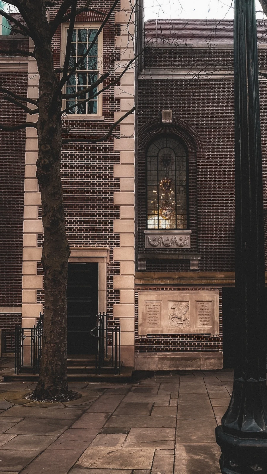 unusual london itinerary - dark academia places in london aesthetic - dark academia aesthetic - magical places in london - free things to do in london off the beaten path - best things to do in london on a budget - creepy places in london - secret places in london - unique things to do in london with kids - unusual things to do in london with teens - historical sites in london - medieval sites in london - secret churches in london - city of london - barbican - holborn