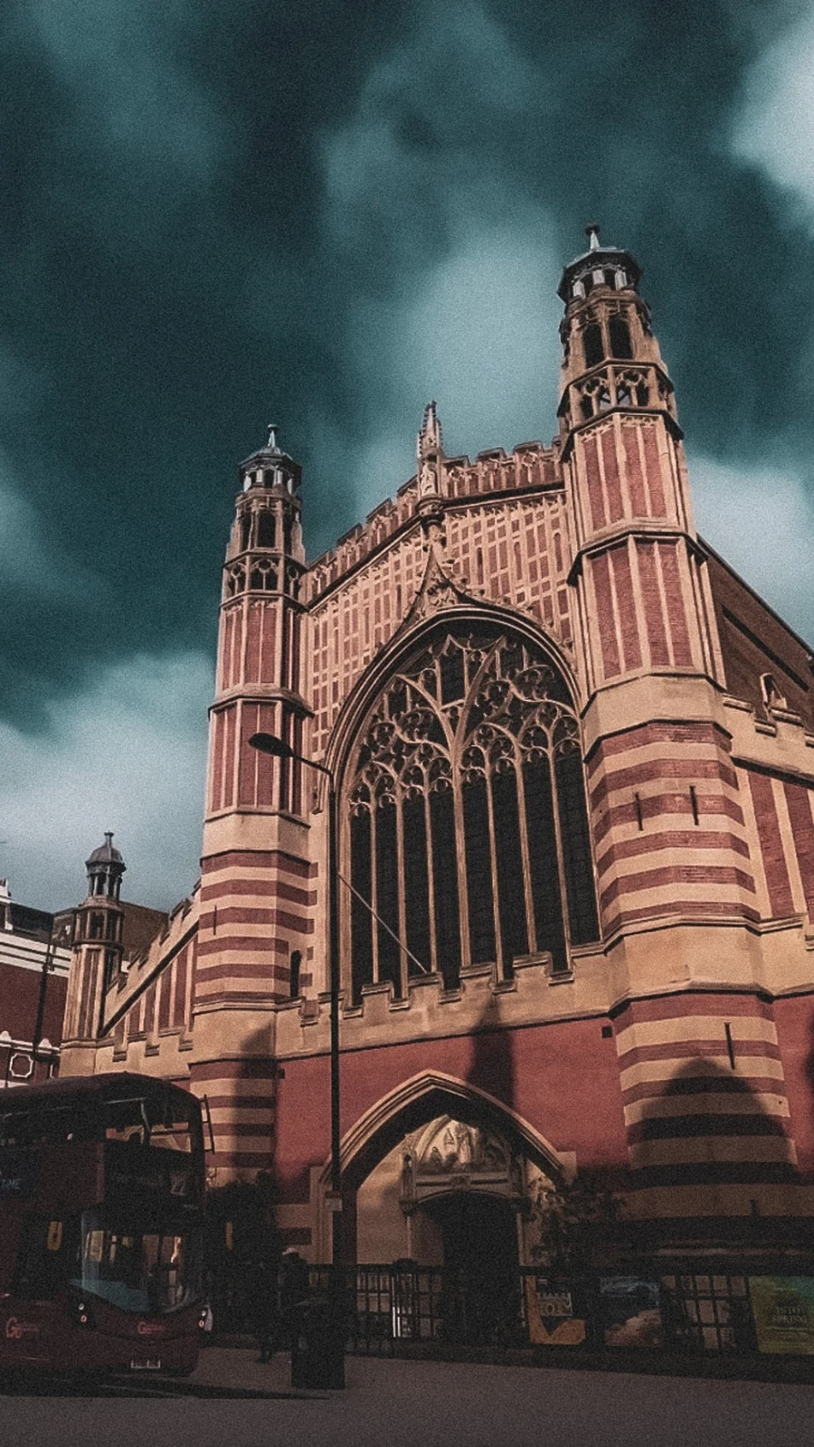 unusual london itinerary - dark academia places in london aesthetic - dark academia aesthetic - magical places in london - free things to do in london off the beaten path - best things to do in london on a budget - creepy places in london - secret places in london - unique things to do in london with kids - unusual things to do in london with teens - historical sites in london - medieval sites in london - secret churches in london - city of london - barbican - holborn