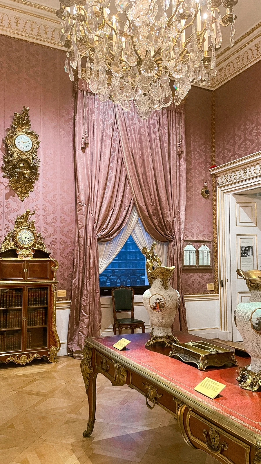 best things to do in marylebone central london itinerary - hidden gems, shops and beautiful places to visit in marylebone wallace collection