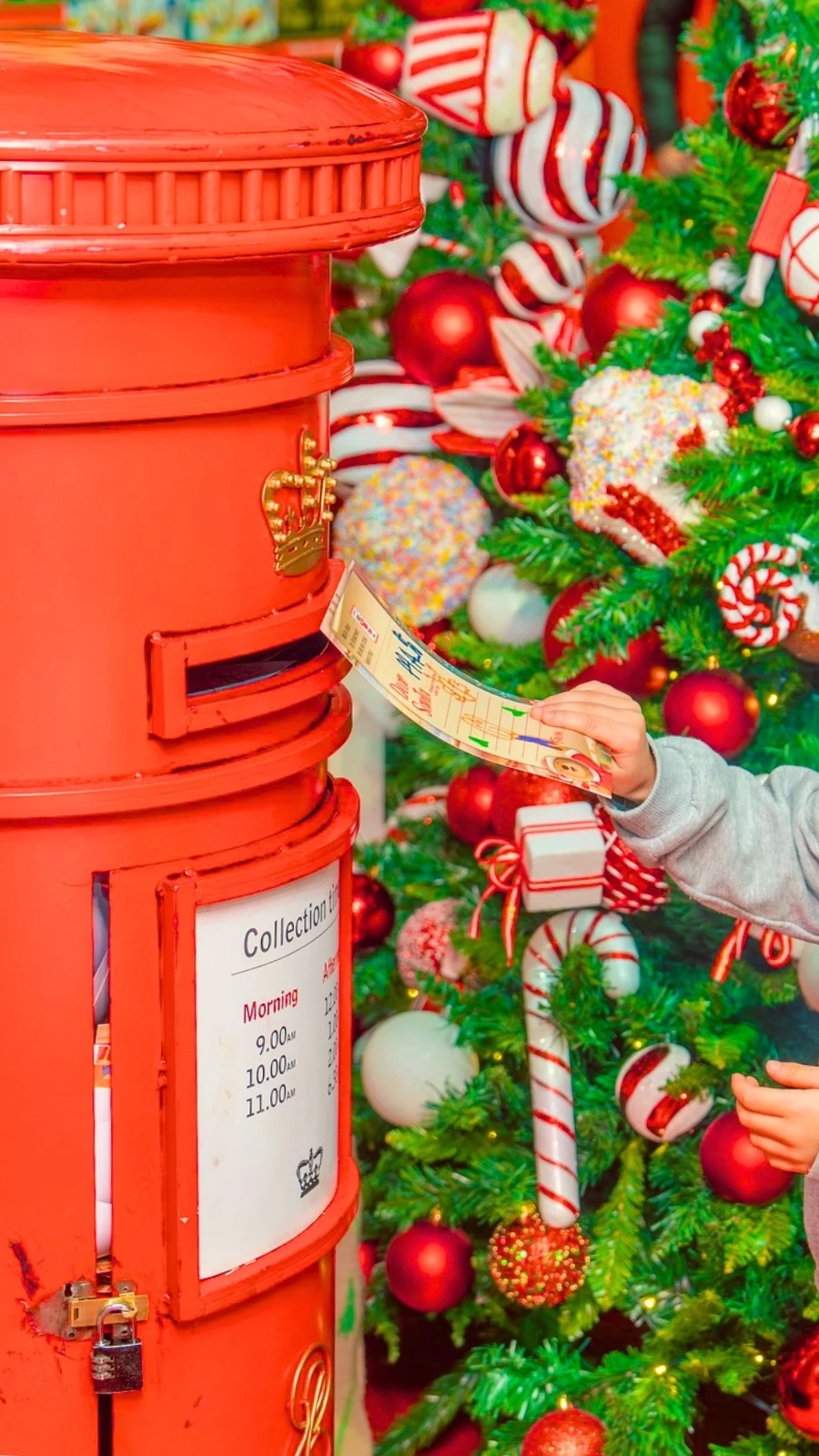 Best Christmas Shop Windows in London: Hamleys, Regent Street