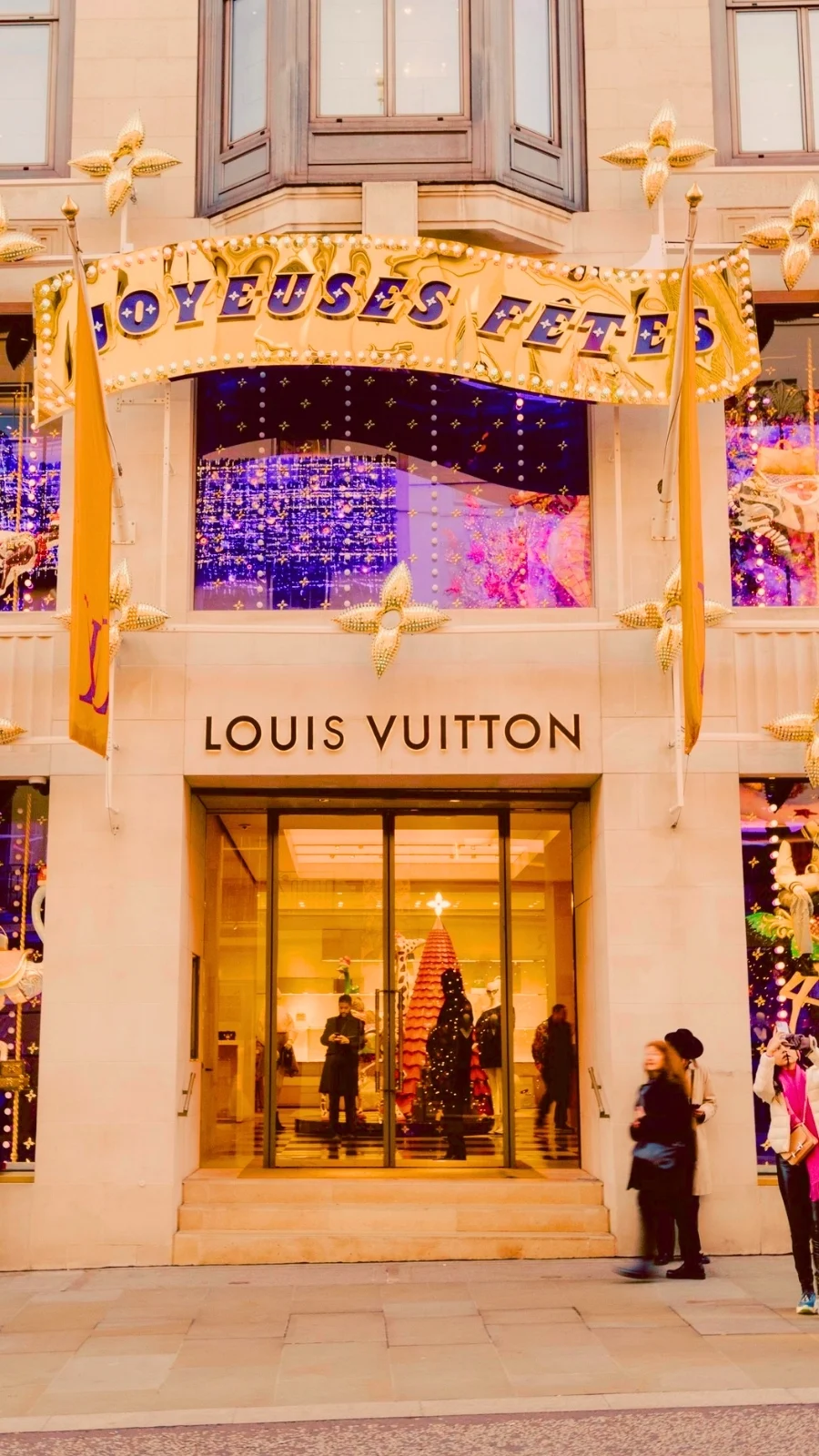 Best Christmas Shop Windows in London: Bond Street