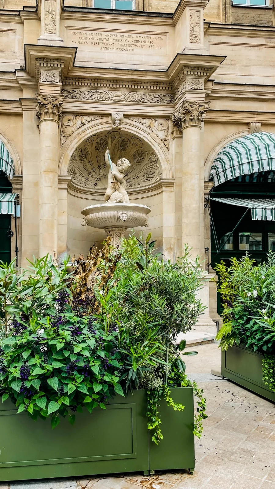 Floral Places in Paris: Place Gaillon