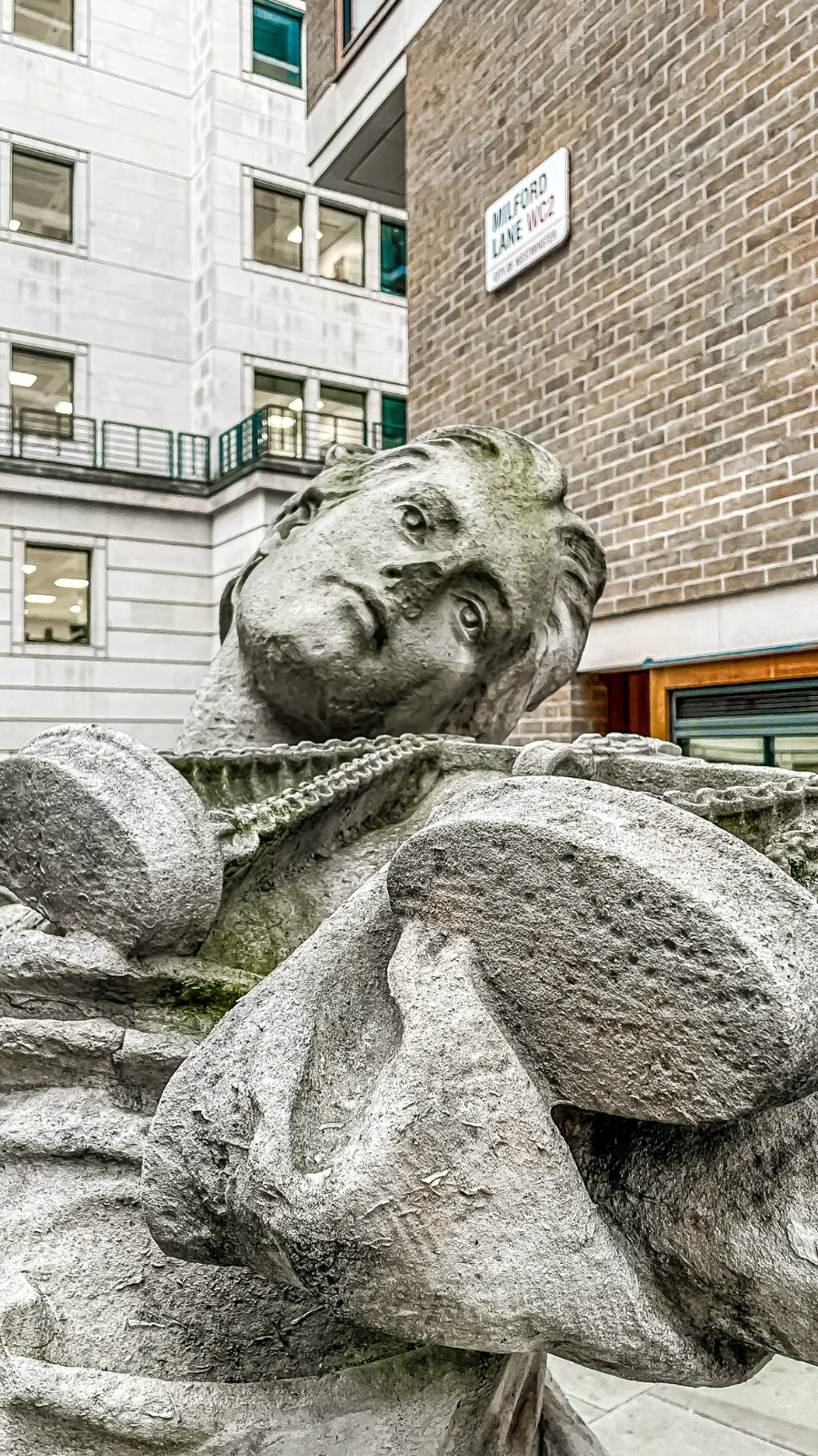 Most Beautiful Ruins in London: Female Statues on Milford Lane, off The Strand
