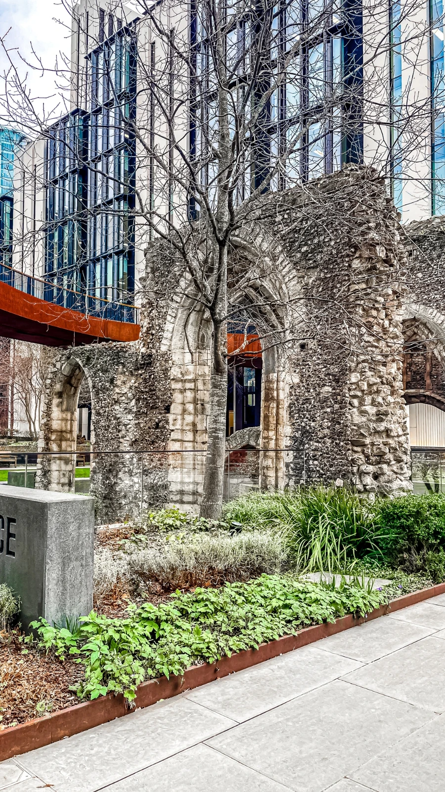 The Best Hidden Gems in London: St Alphage Church Ruins and Gardens