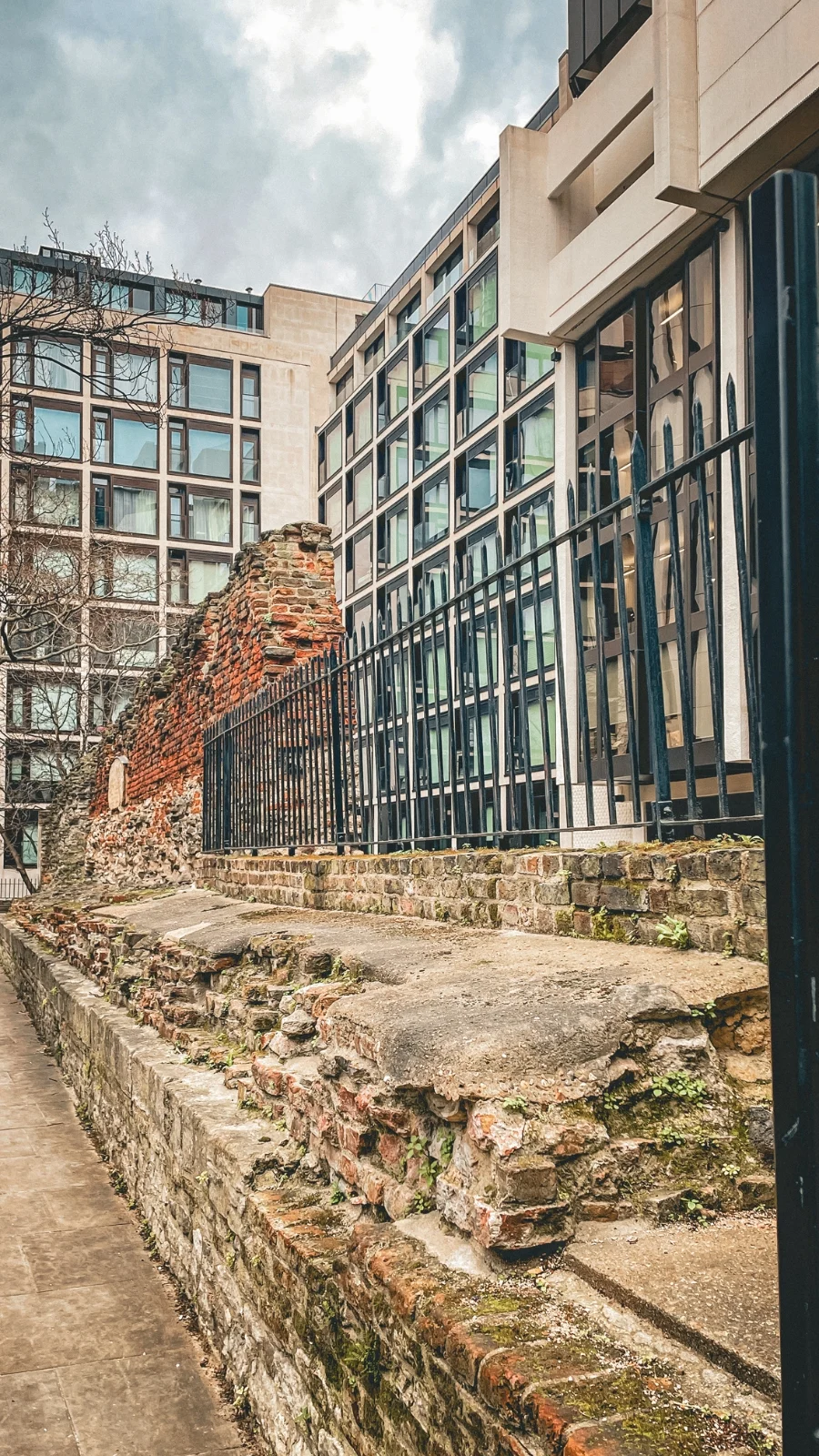 The Best Hidden Gems in London: St Alphage Church Ruins and Gardens