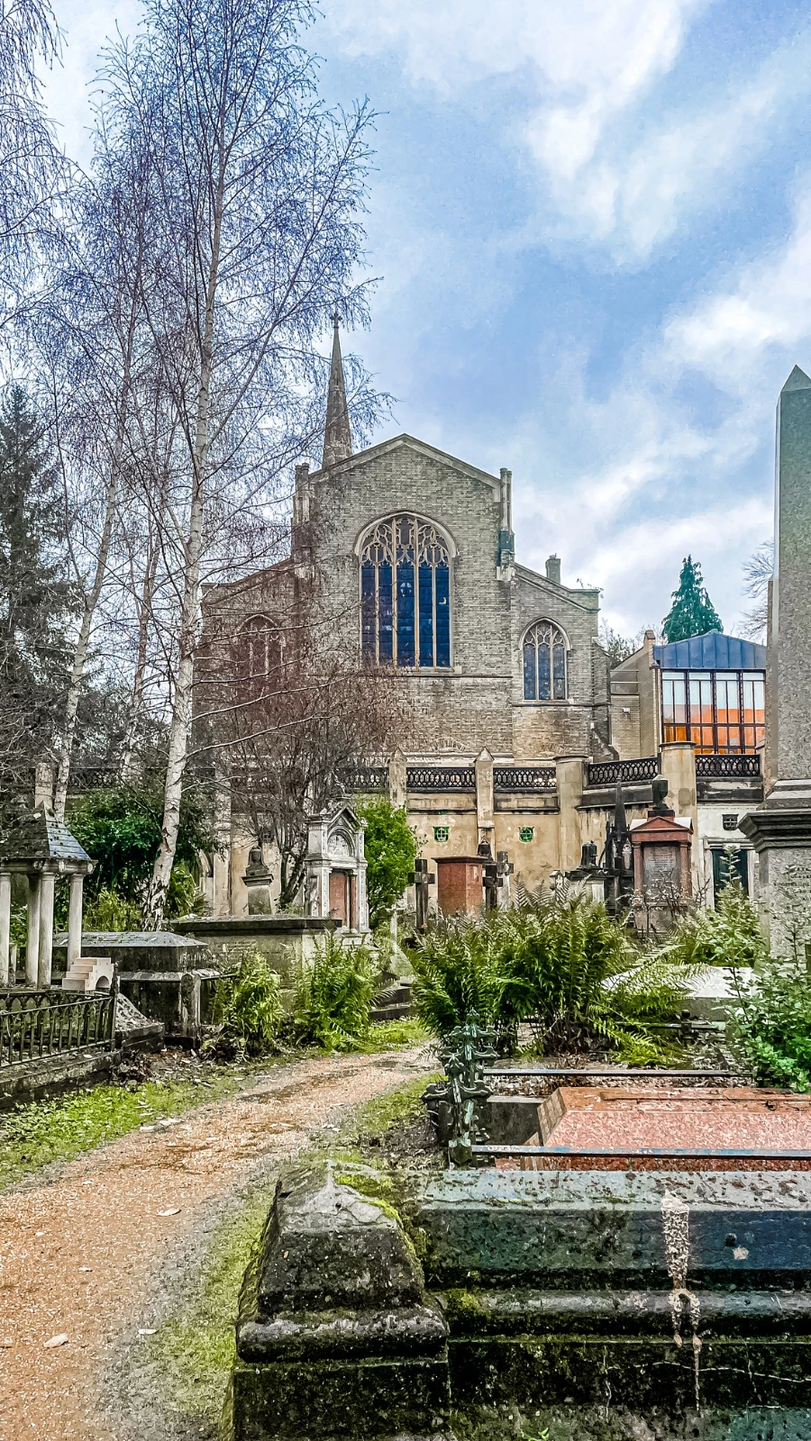Beautiful Ruins in London: Highgate Cemetery, North London