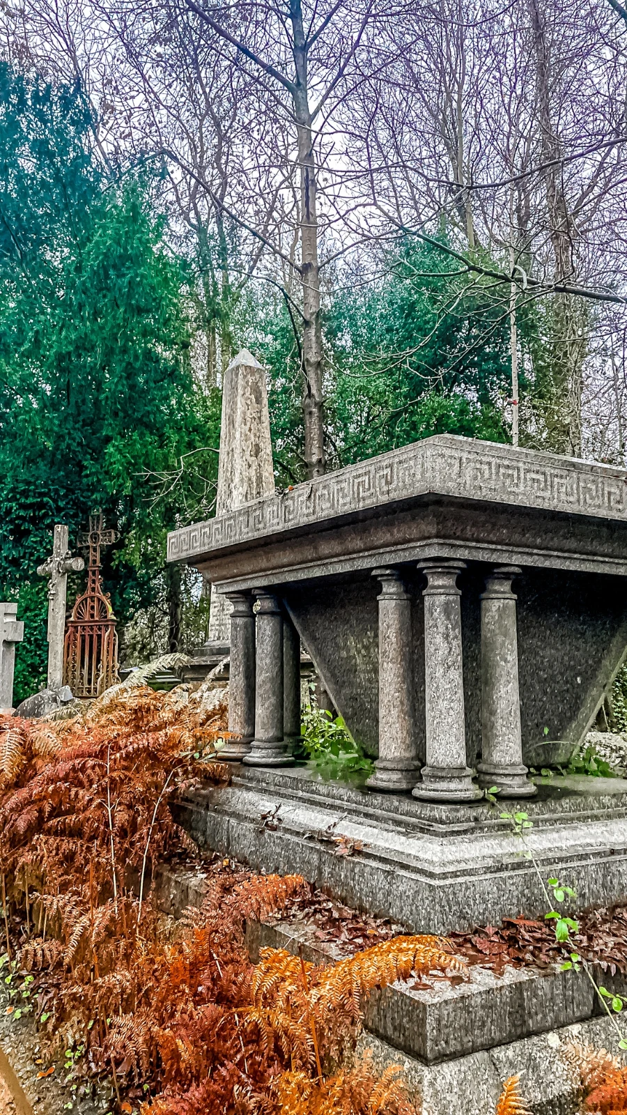 Beautiful Ruins in London: Highgate Cemetery, North London