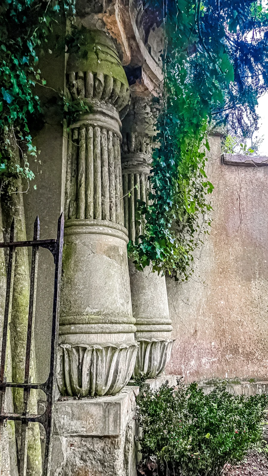 Beautiful Ruins in London: Highgate Cemetery, North London