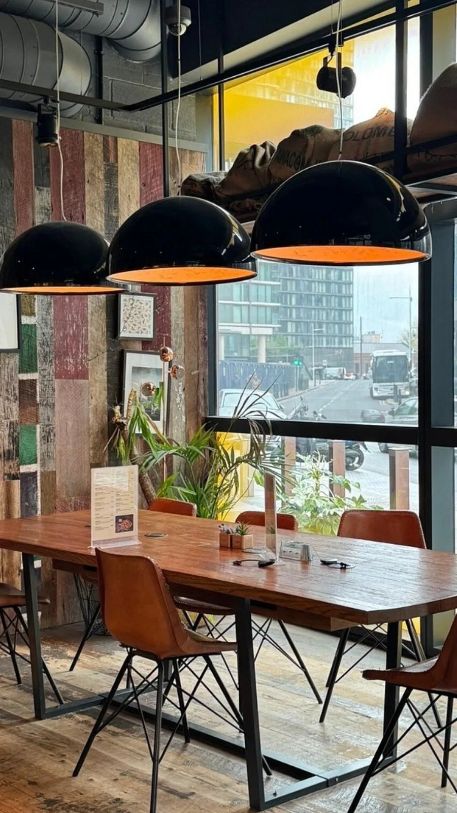 Best Places to Study in Canary Wharf London: Canary Coffee