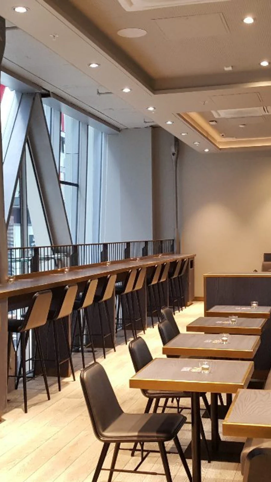 Best Places to Study in Canary Wharf London: Ole & Steen