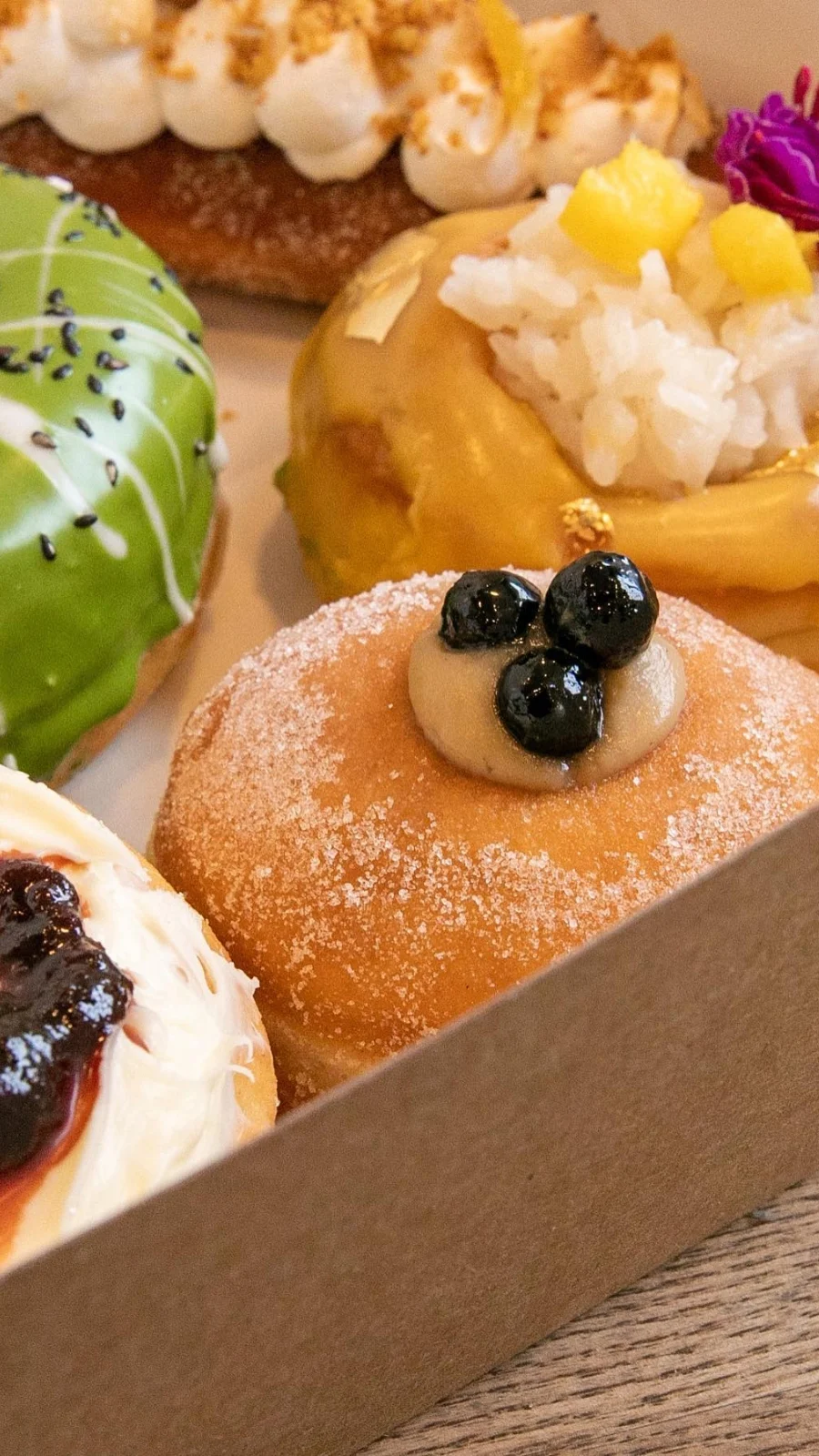 Best Things to Do During Fall in NYC: Fan Fan Doughnuts