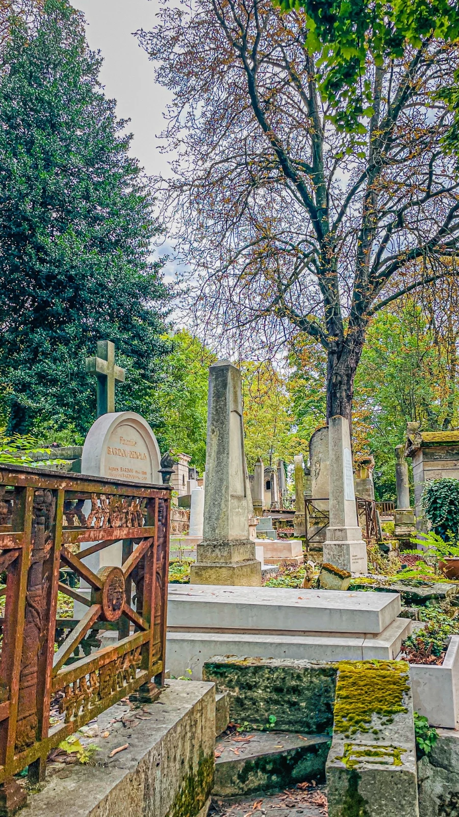 Free Things to Do in Paris: Montmartre Cemetery