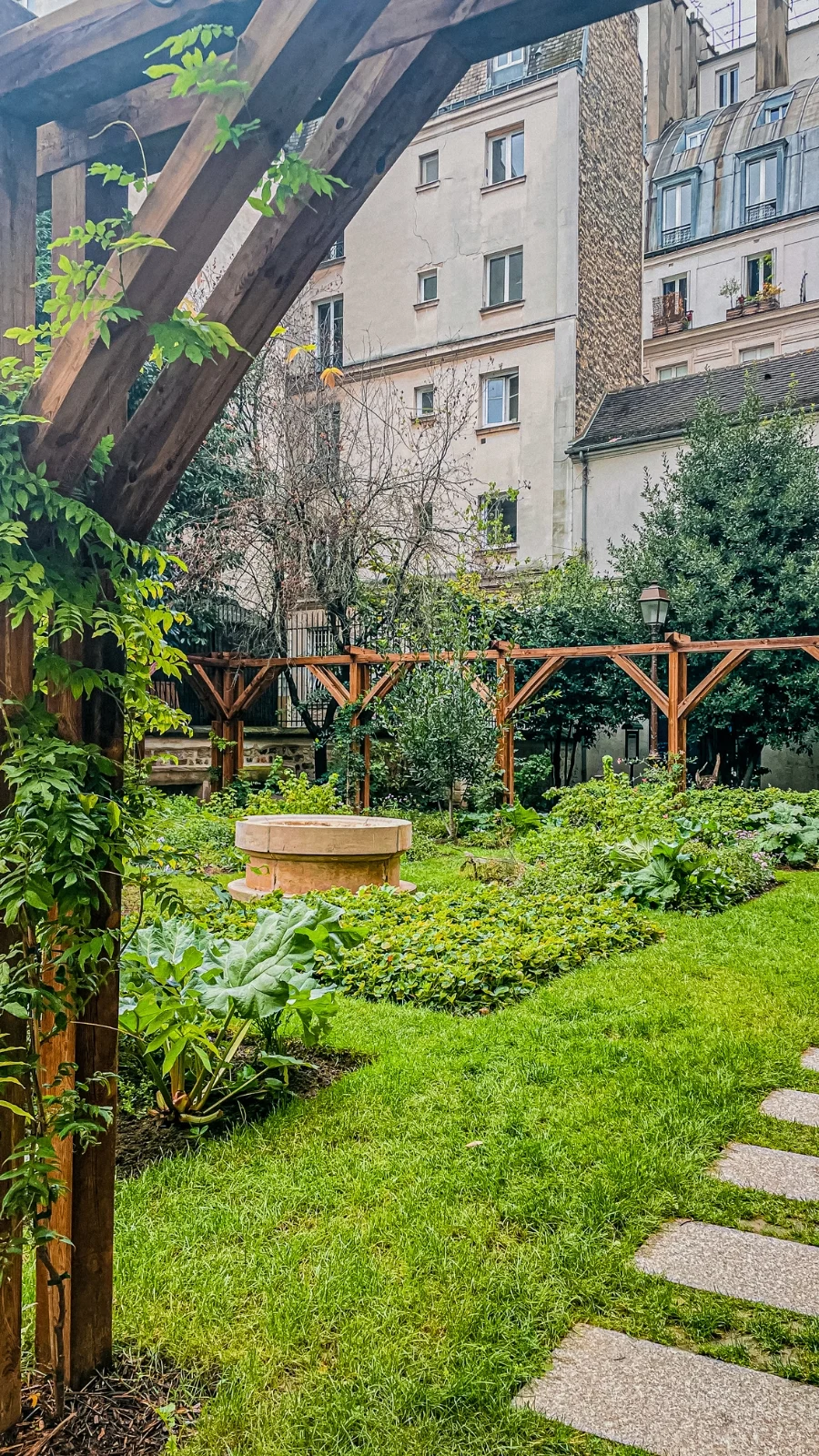 Places to Visit During the Fall in Paris: Jardin des Abbesses, 18th Arrondissement